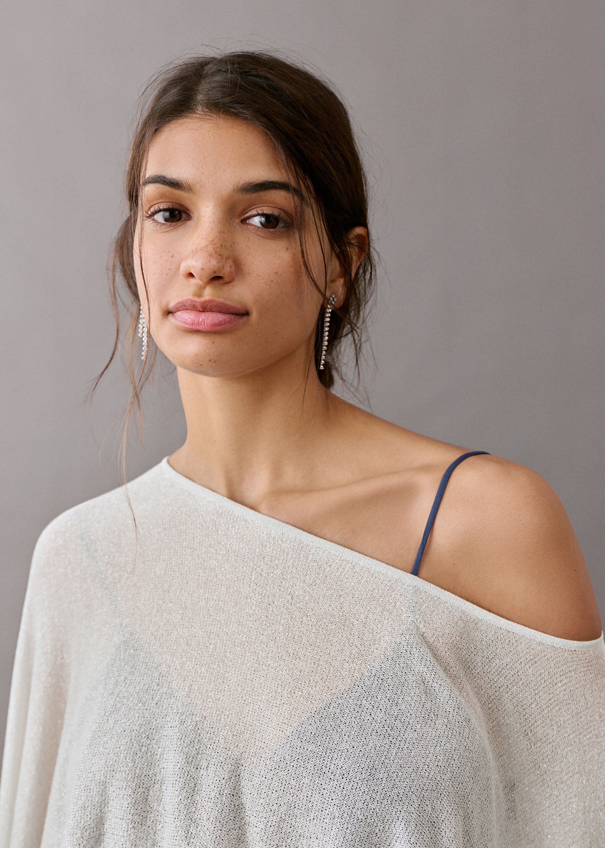 Asymmetrical lurex knitted cape - Details of the article 1, Silver. Ref: 27035813-00.