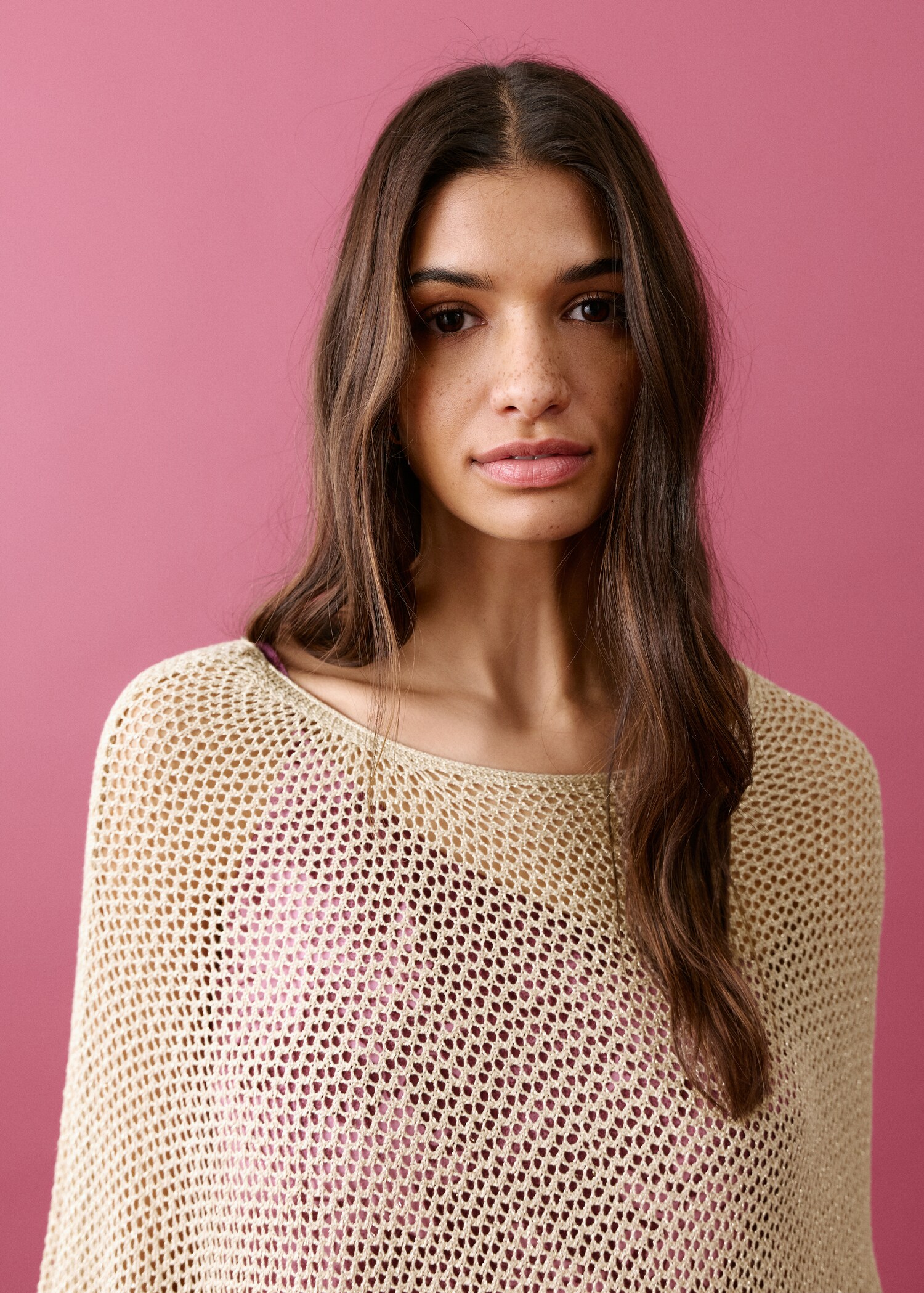 Asymmetrical lurex knitted cape - Details of the article 1