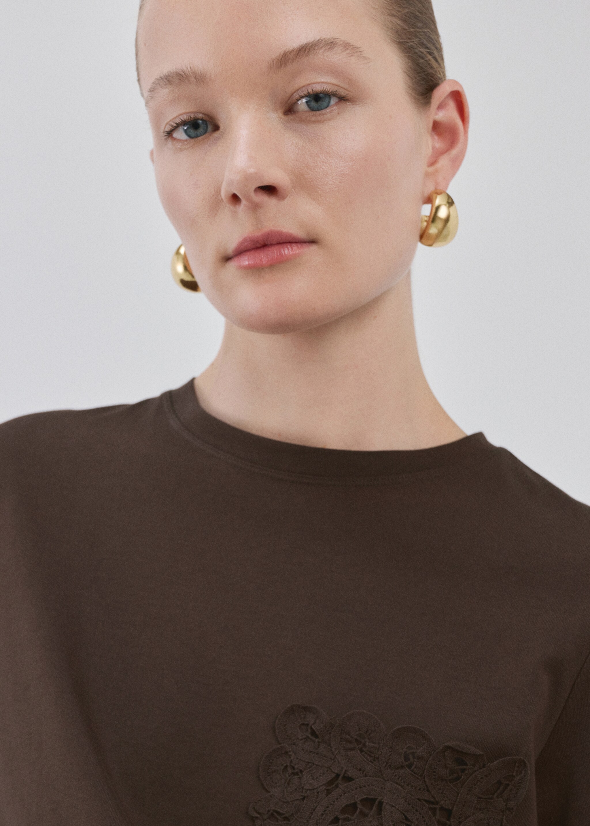 Camiseta algodón bordado - Detalle del artículo 1, Chocolate. Ref: 27035827-00.