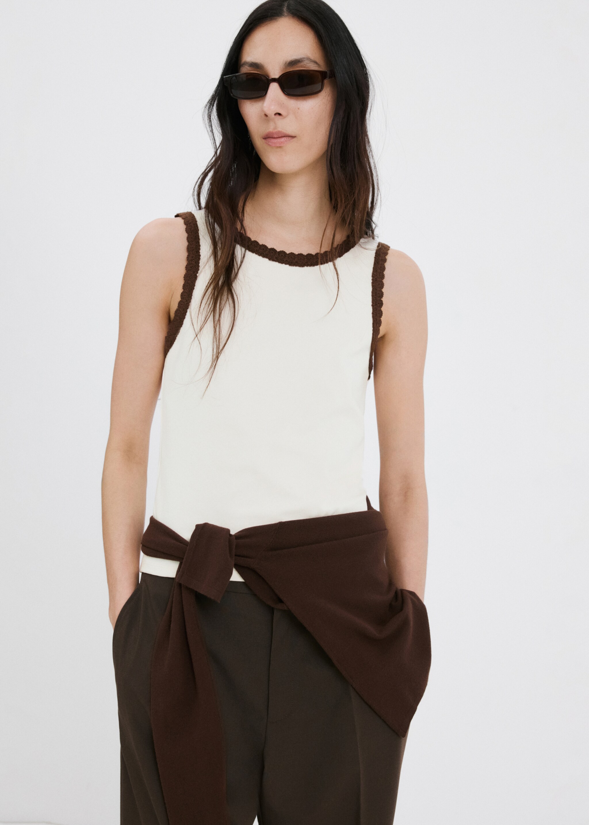 Top finitions festonnées - Plan moyen, Écru. Ref: 27035829-00.