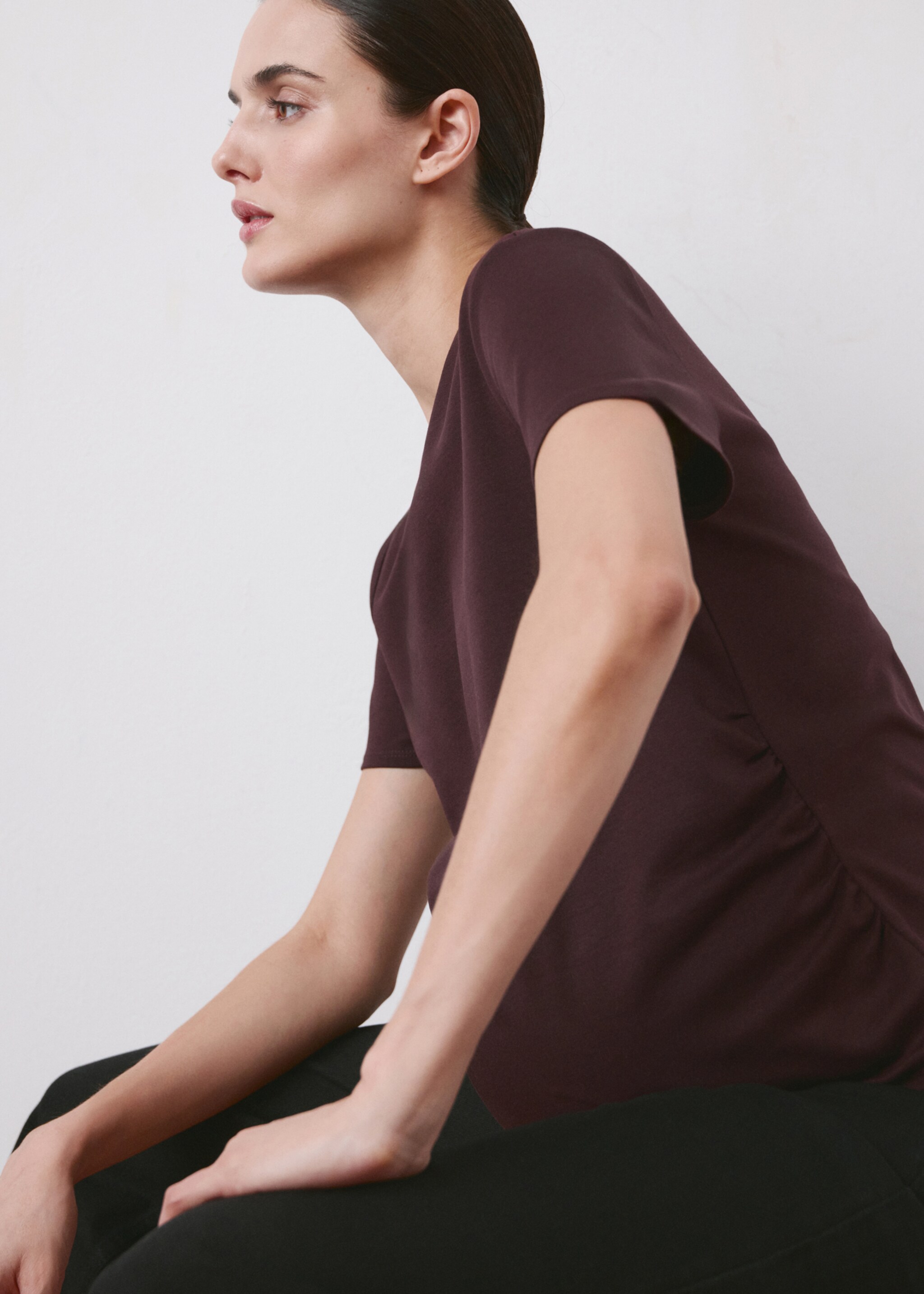 Cotton maternity t-shirt - Details of the article 6, Burgundy. Ref: 27035834-00.