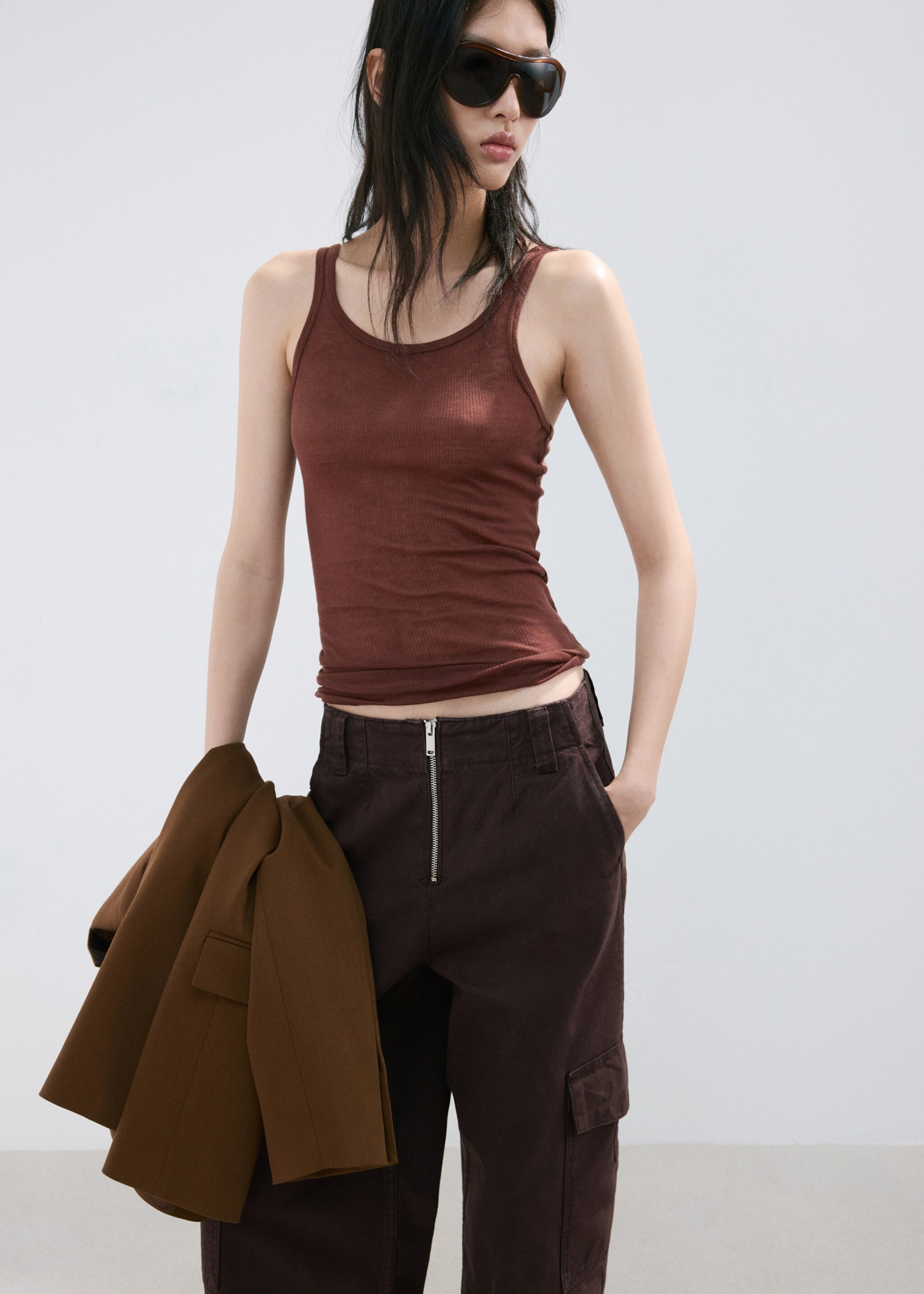 Jean cargo poches - Détail de l'article 1, Prune. Ref: 27035843-00.