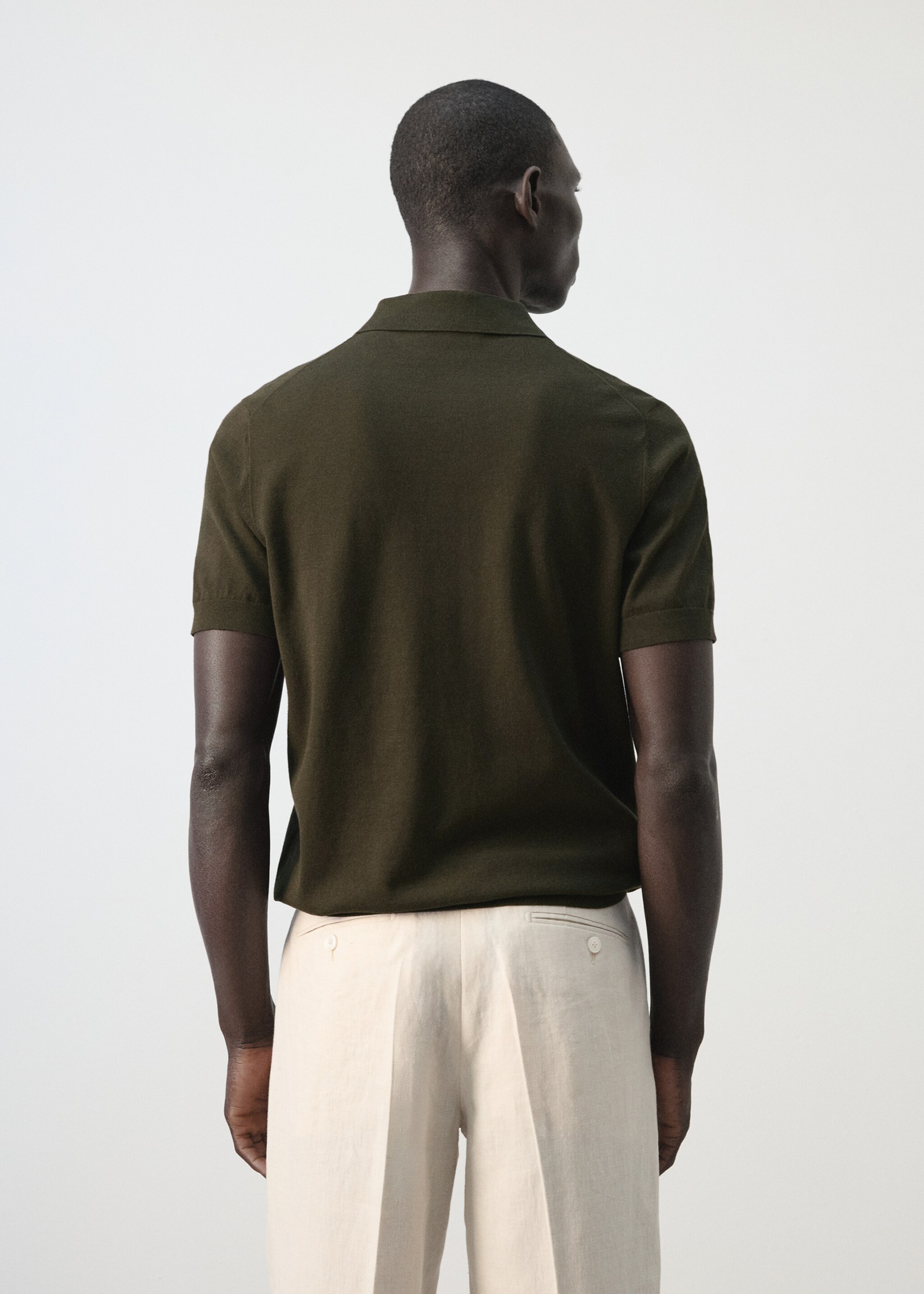 قميص بولو بحياكة دقيقة بنسبة 100% من القطن - الجهة الخلفية للمنتج, شوكولاتة. Ref: 27035945-00.