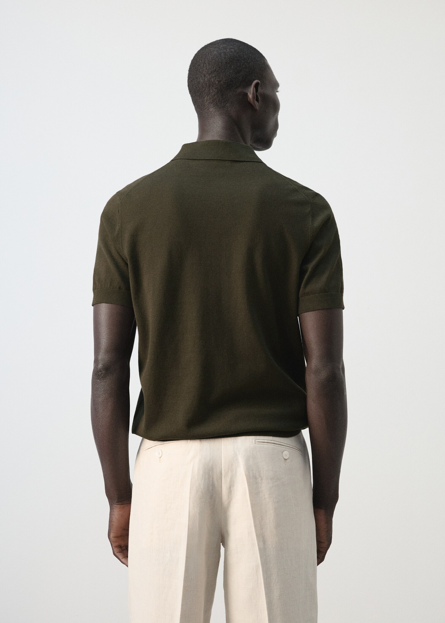 قميص بولو بحياكة دقيقة بنسبة 100% من القطن - الجهة الخلفية للمنتج