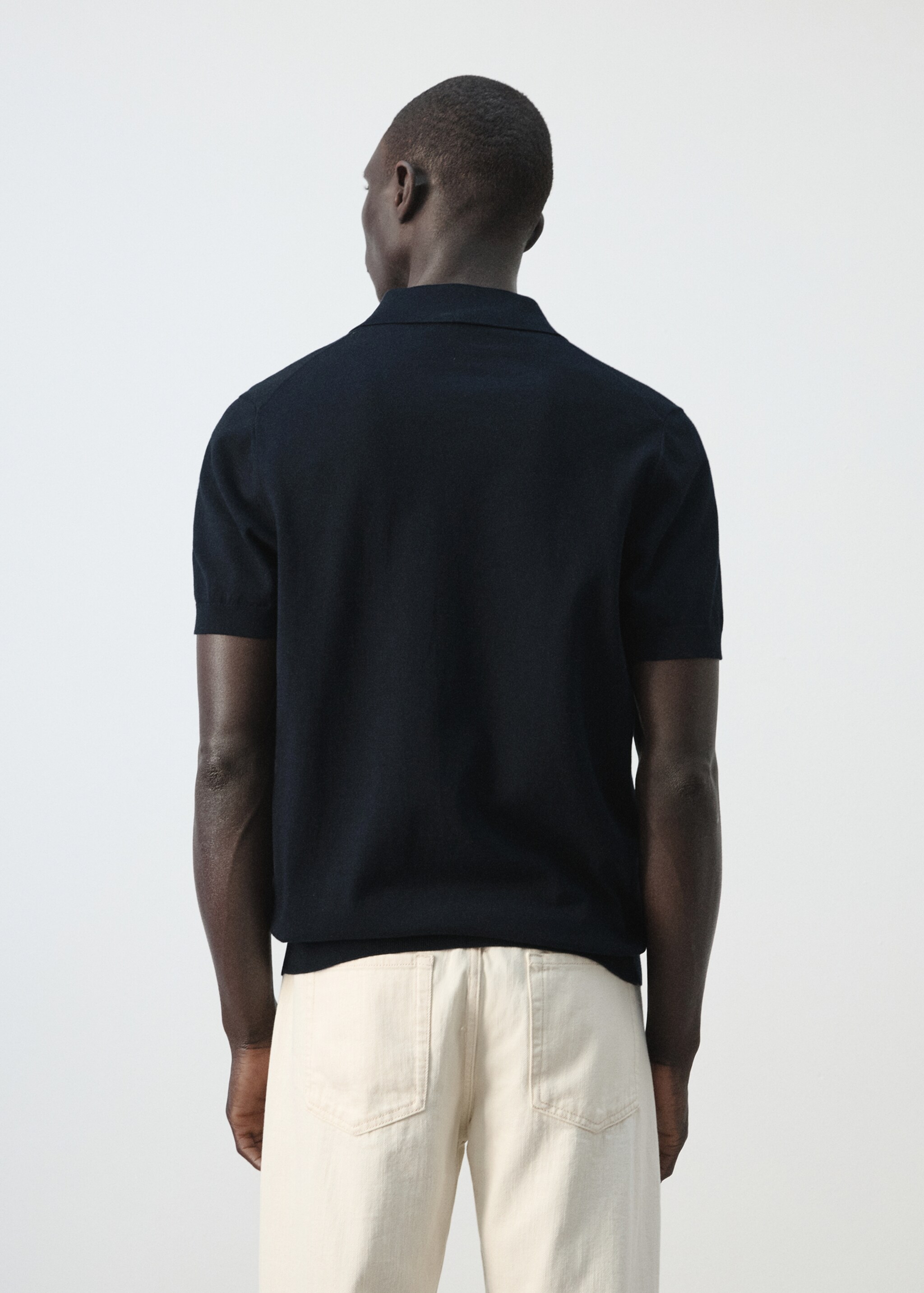 قميص بولو بحياكة دقيقة بنسبة 100% من القطن - الجهة الخلفية للمنتج, أزرق داكن. Ref: 27035945-00.