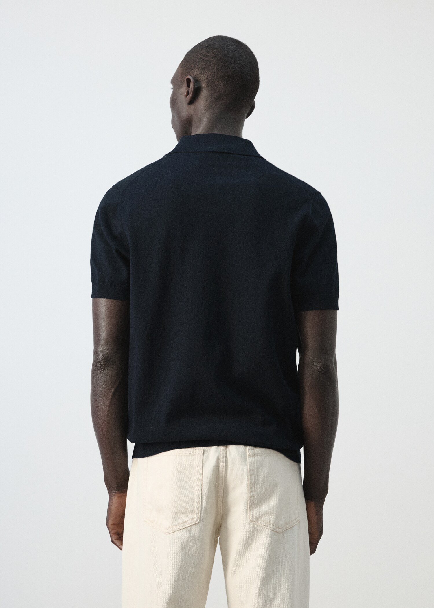 قميص بولو بحياكة دقيقة بنسبة 100% من القطن - الجهة الخلفية للمنتج