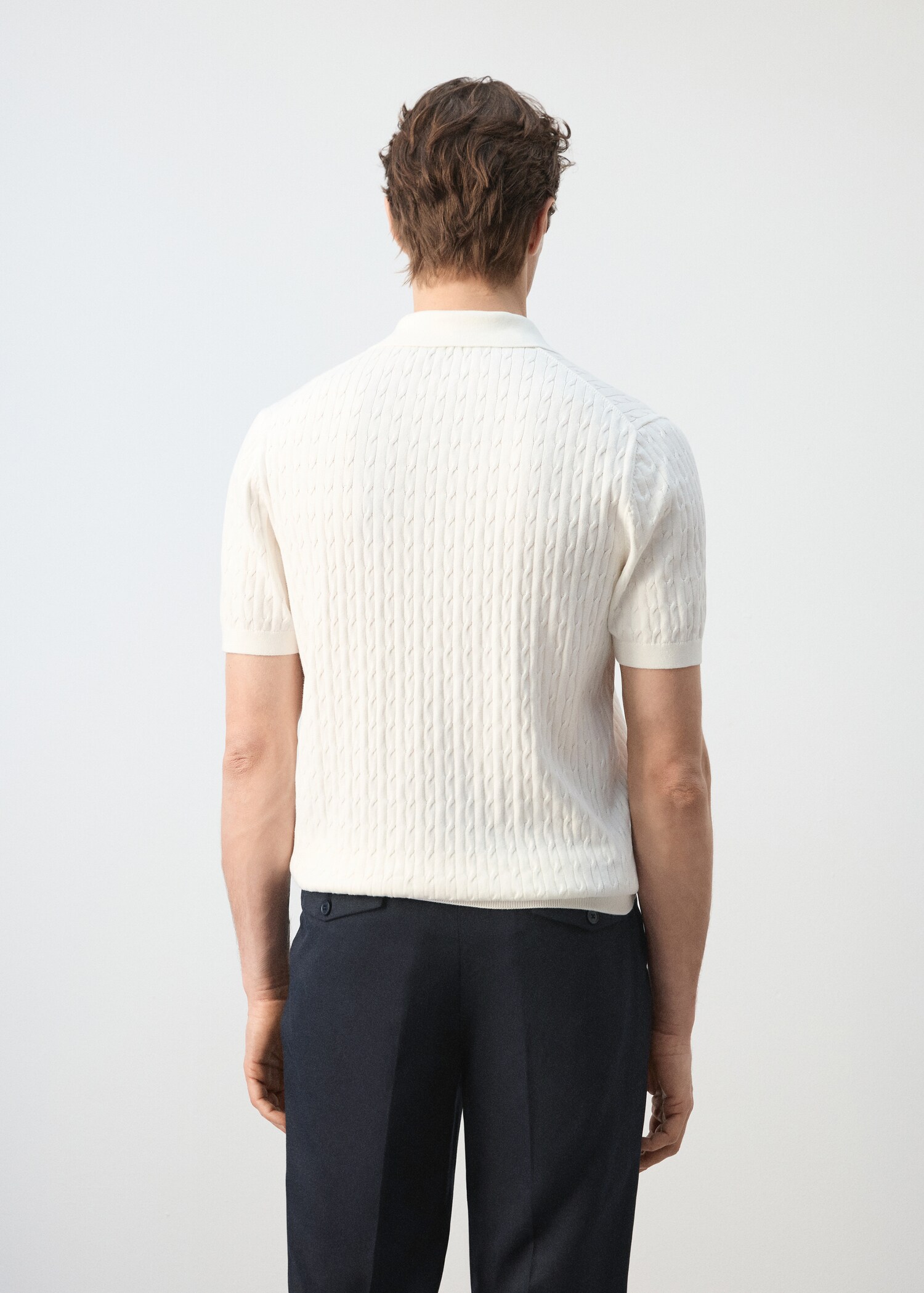 قميص بولو محبوك ومضفر من القطن بنسبة 100% - الجهة الخلفية للمنتج