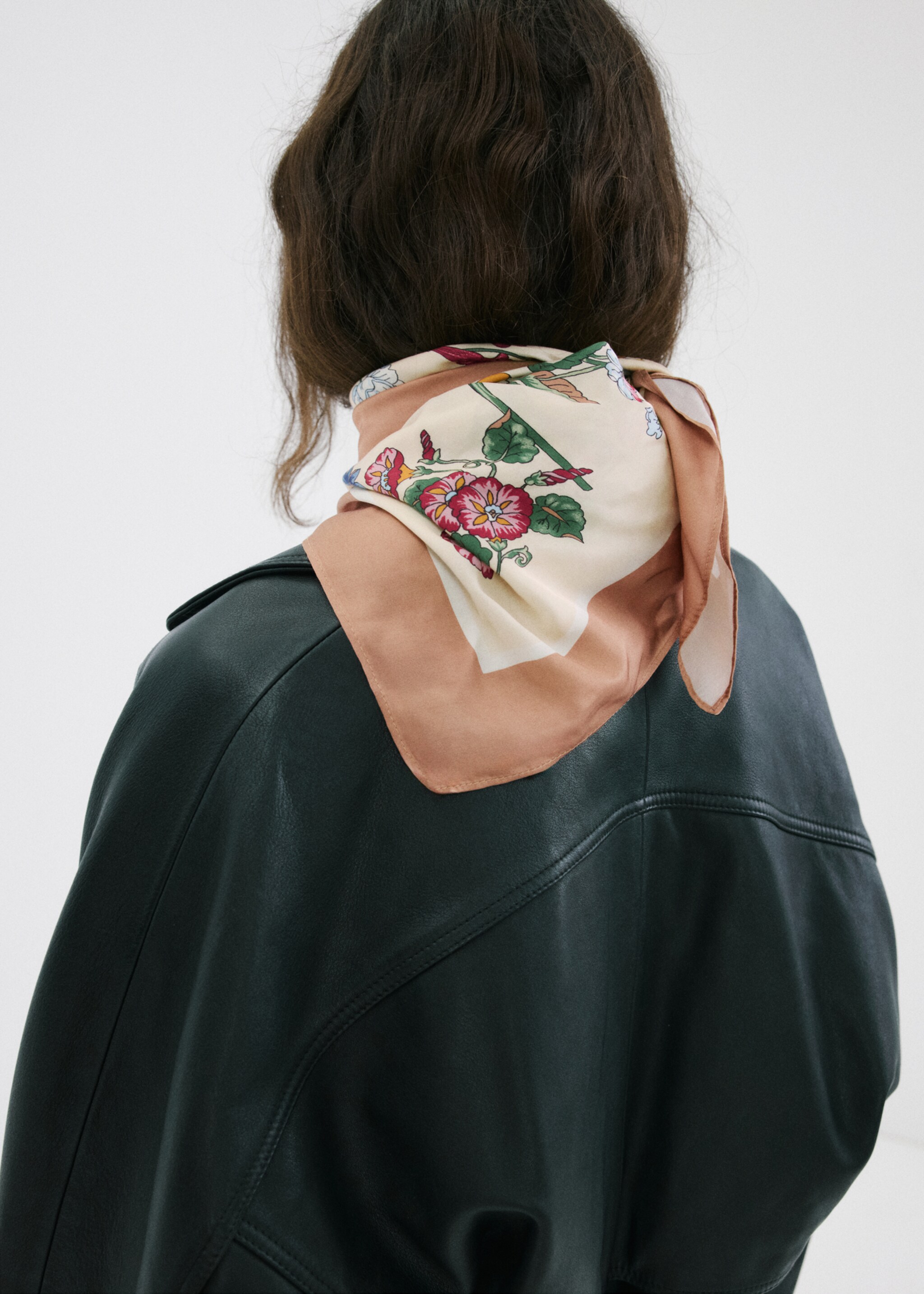 وشاح من الساتان بنقشة الزهور - تفاصيل المنتج 9, بيج. Ref: 27035953-00.