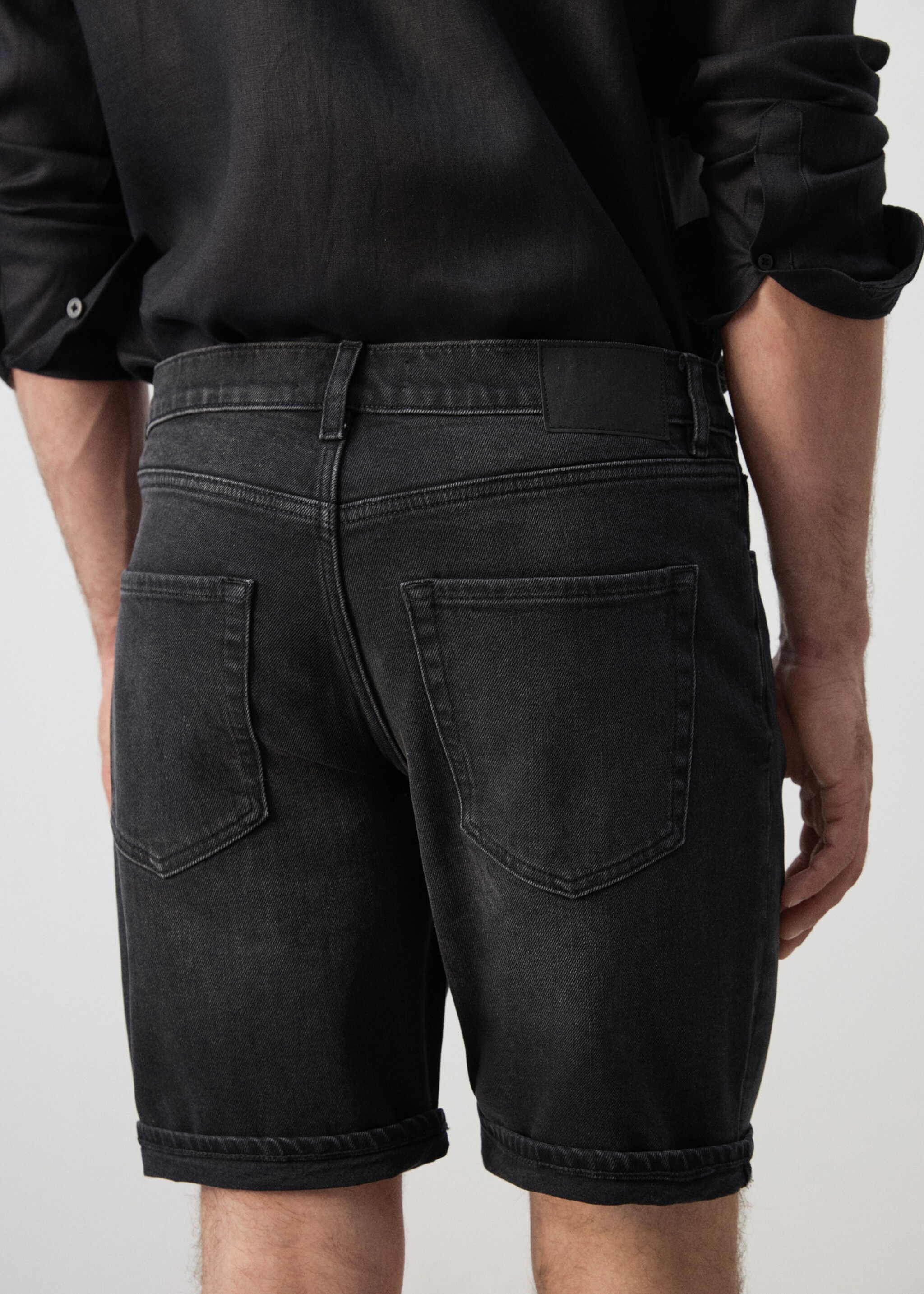 Slim fit denim bermuda - Detail van het artikel 6, Black denim. Ref: 27035960-00.