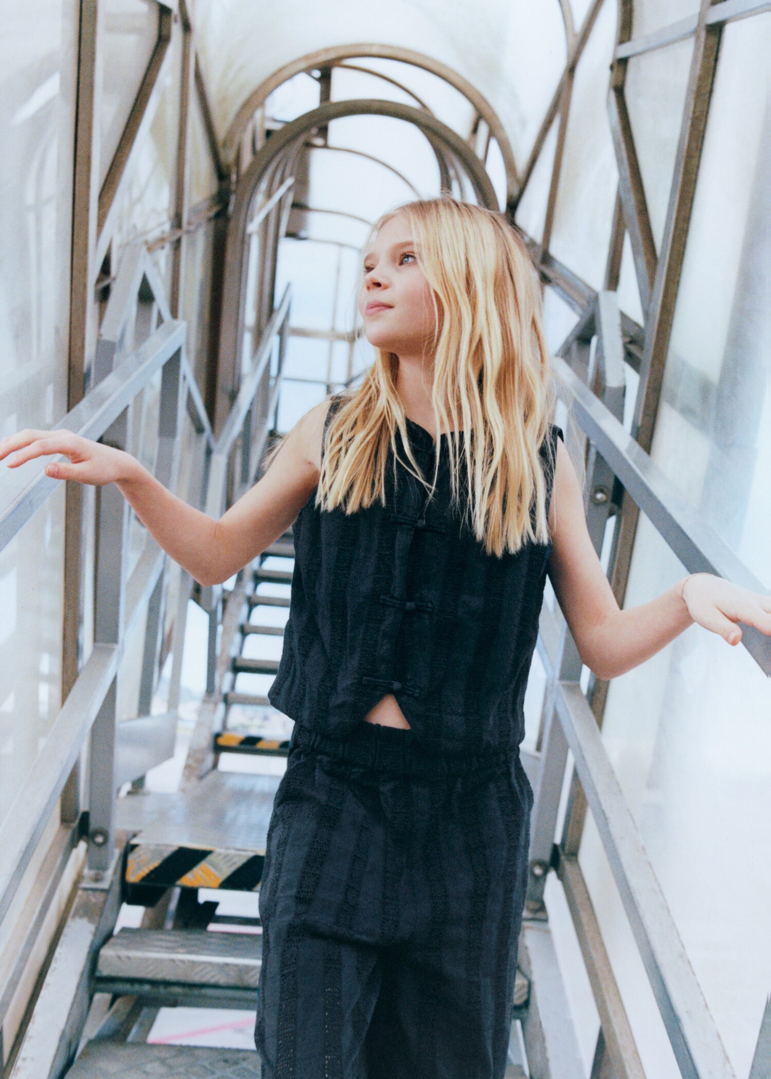 Embroidered detail gilet - Details of the article 5