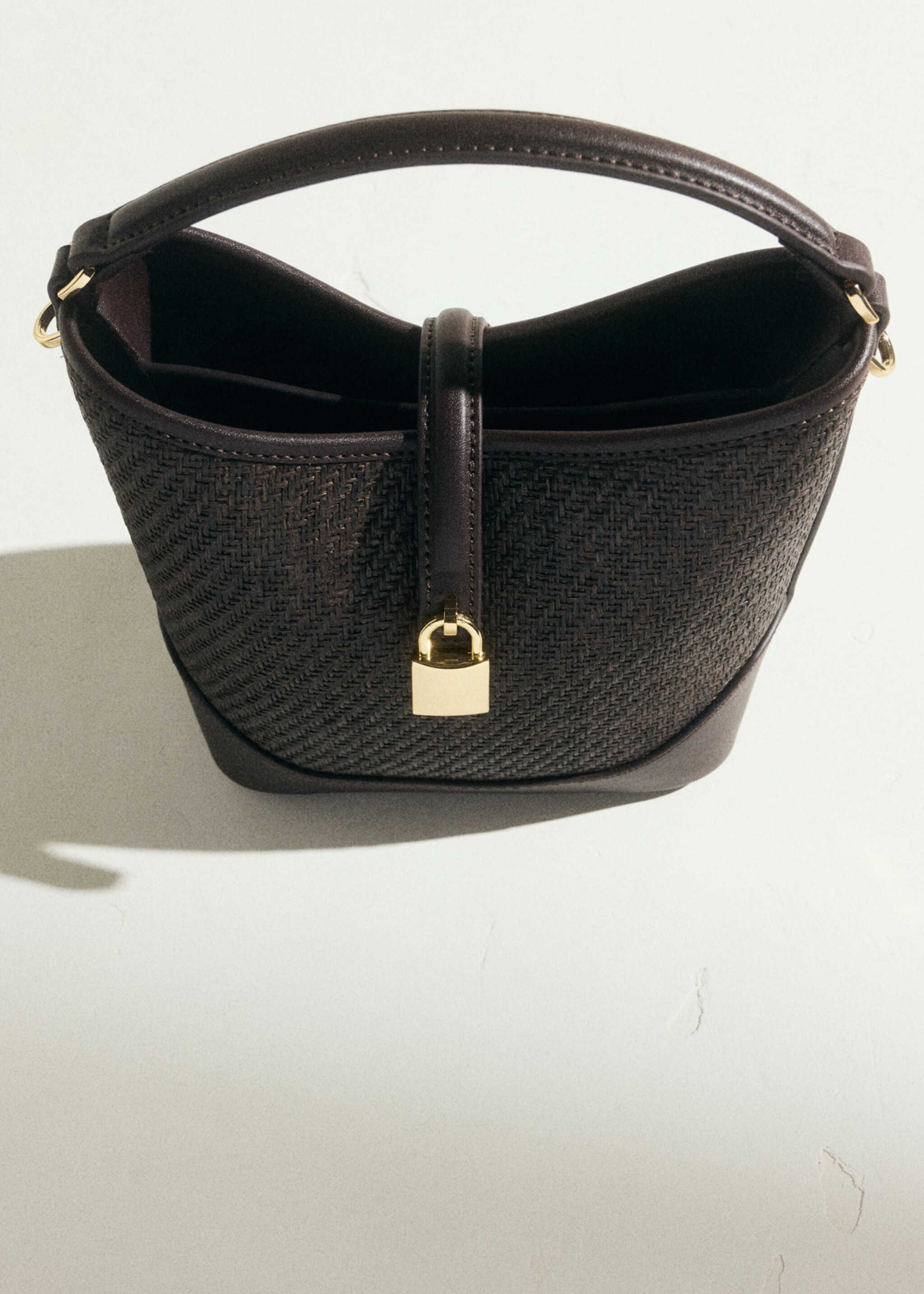 Petit sac seau en raphia - Détail de l'article 6, Chocolat. Ref: 27035986-00.