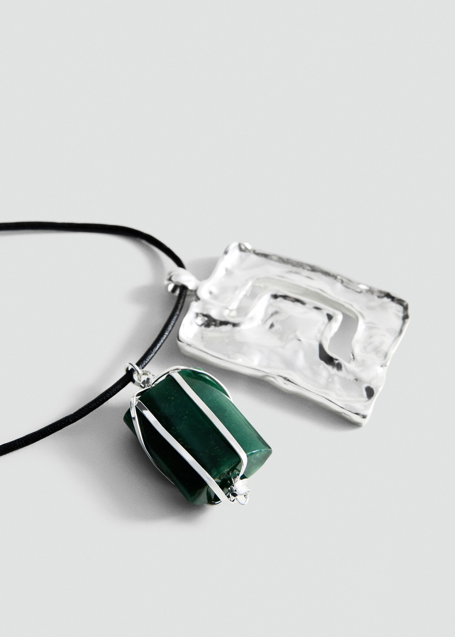 Semi-precious stone combination necklace - Medium plane