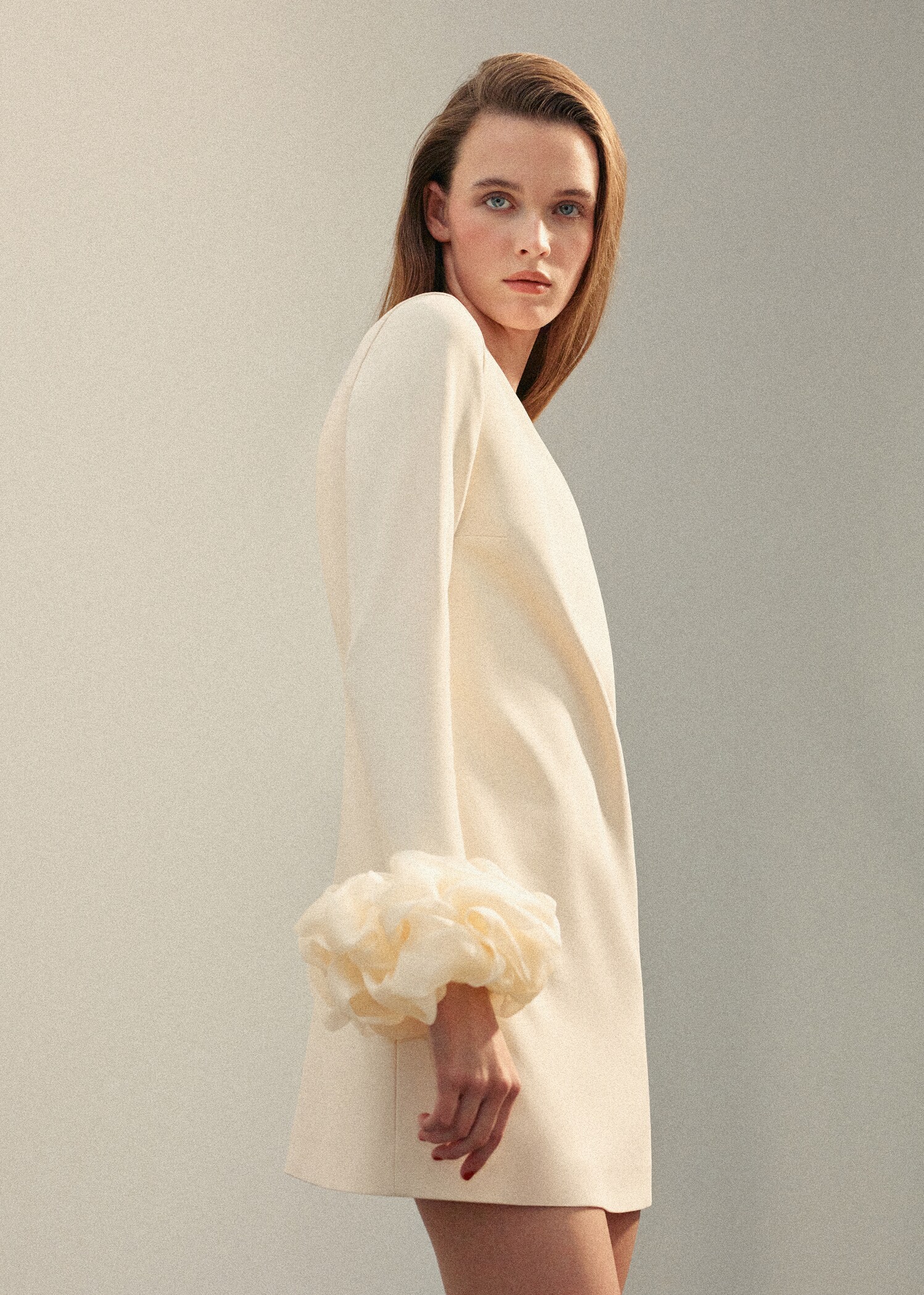 Vestido espalda abierta puños flores - Plano medio