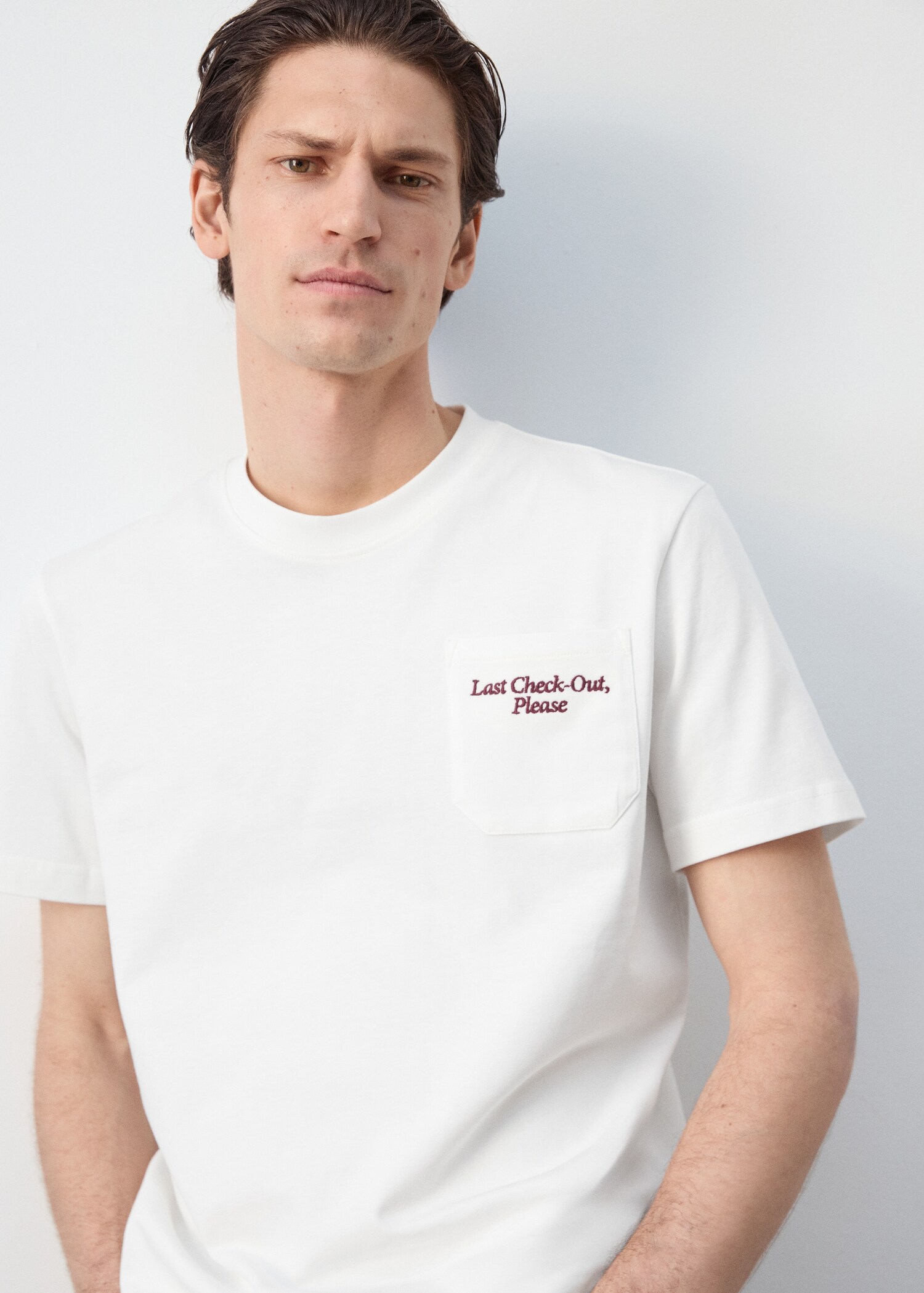 100% cotton T-shirt with embroidered graphic pocket - Details of the article 1