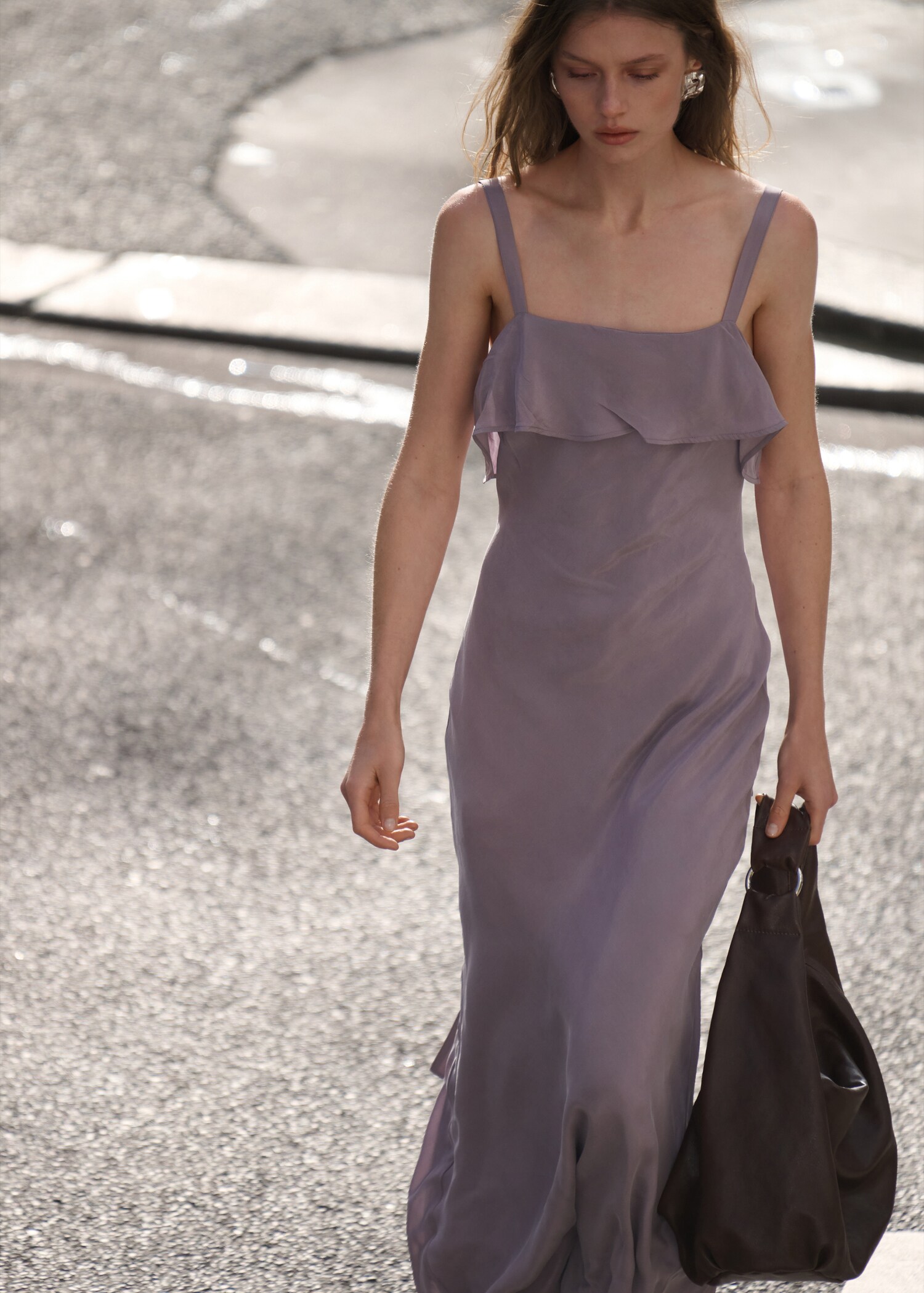 Long ruffled dress - Medium plane