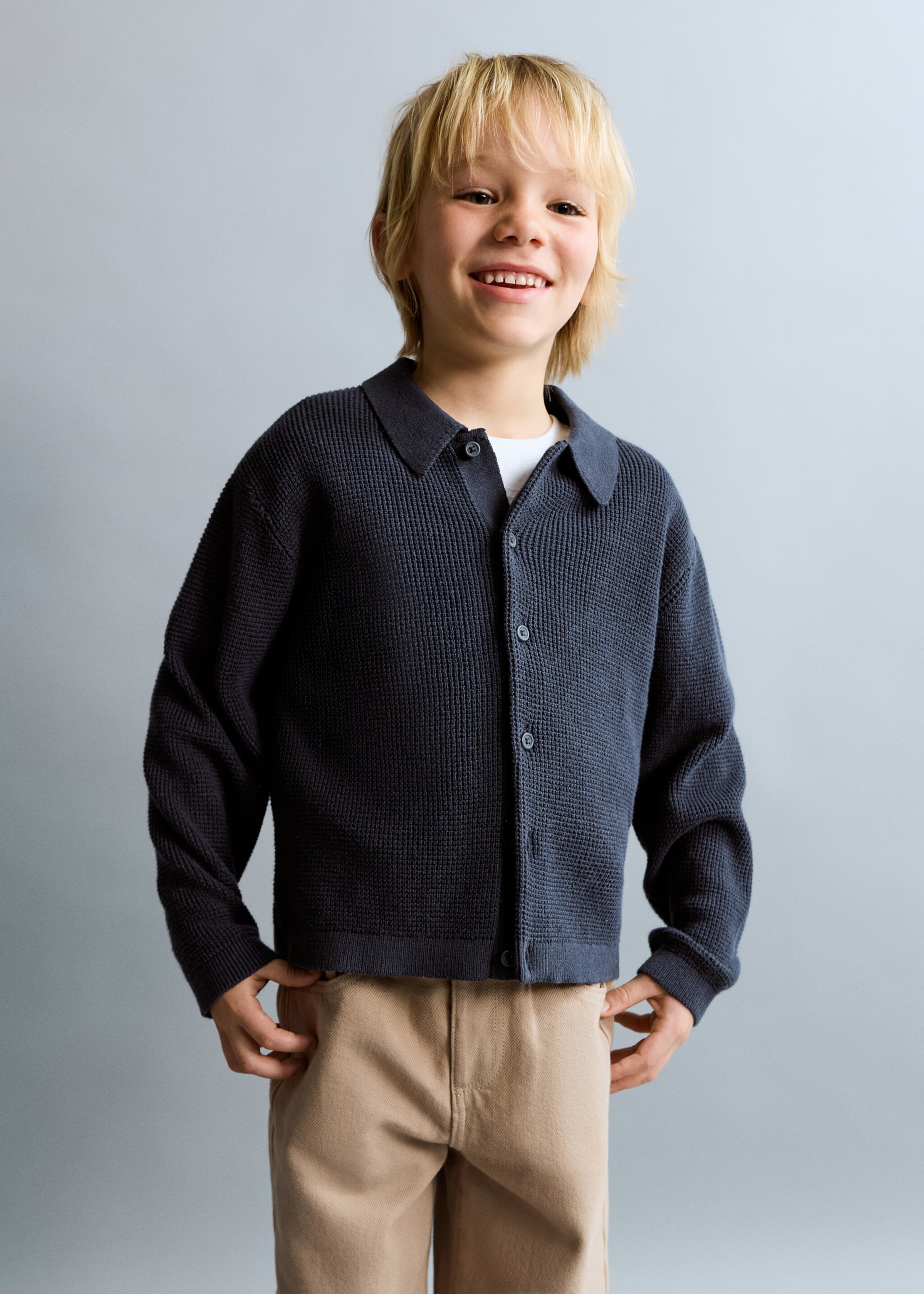 Pull-over maille détail boutons - Plan moyen, Bleu marine. Ref: 27036352-00.