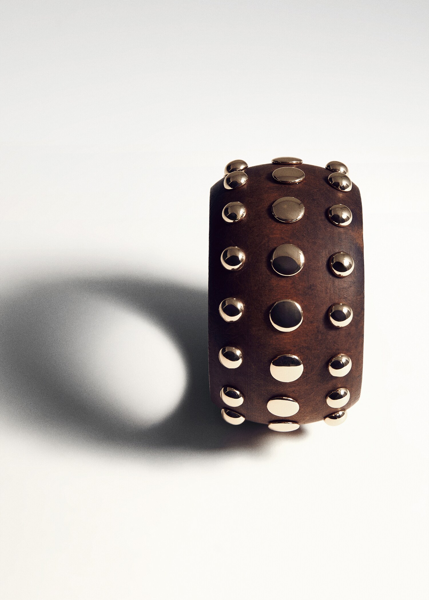 Wooden studded bracelet - Details of the article 5