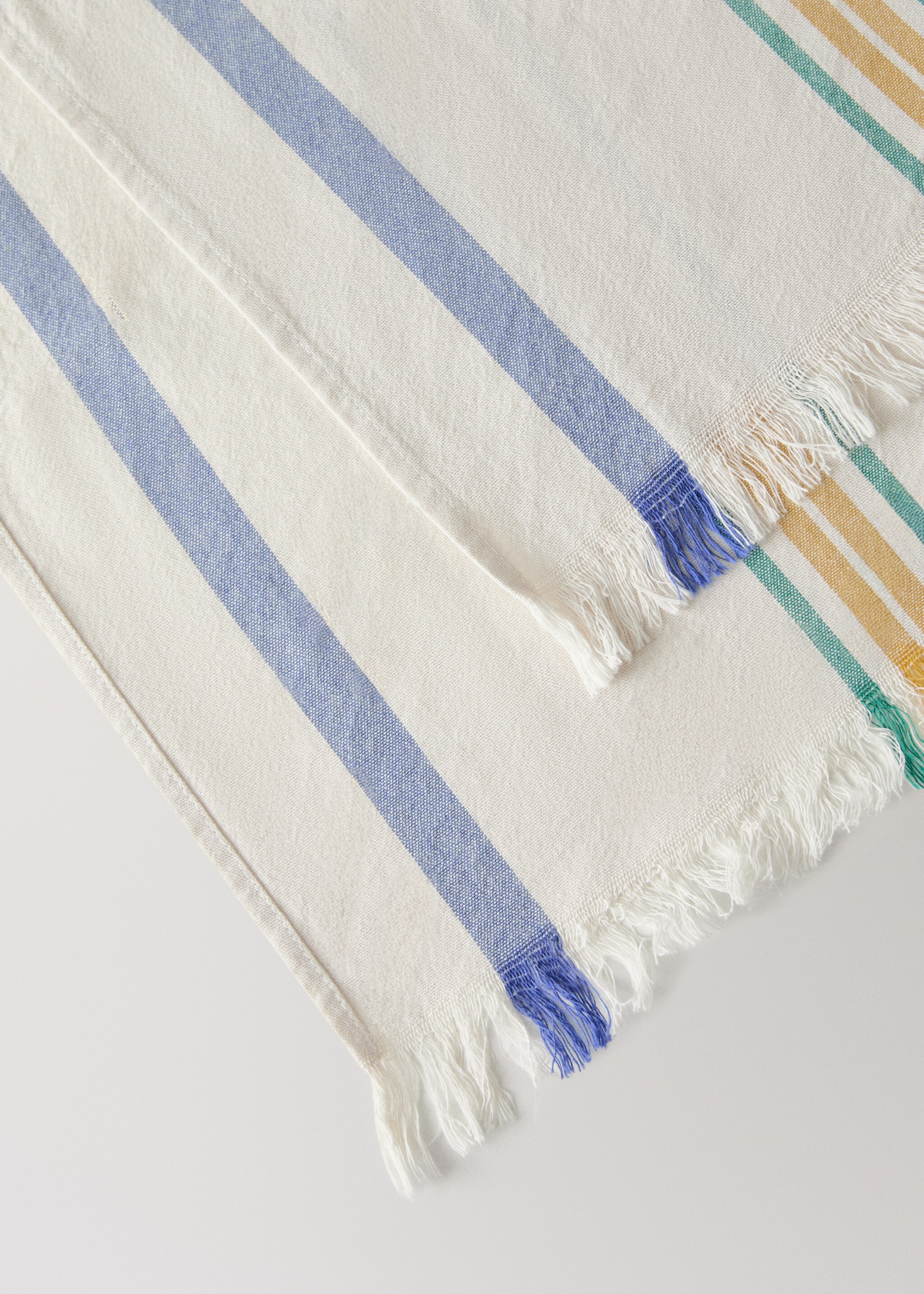 Striped pareo towel - Details of the article 2, Ecru. Ref: 27036359-00.