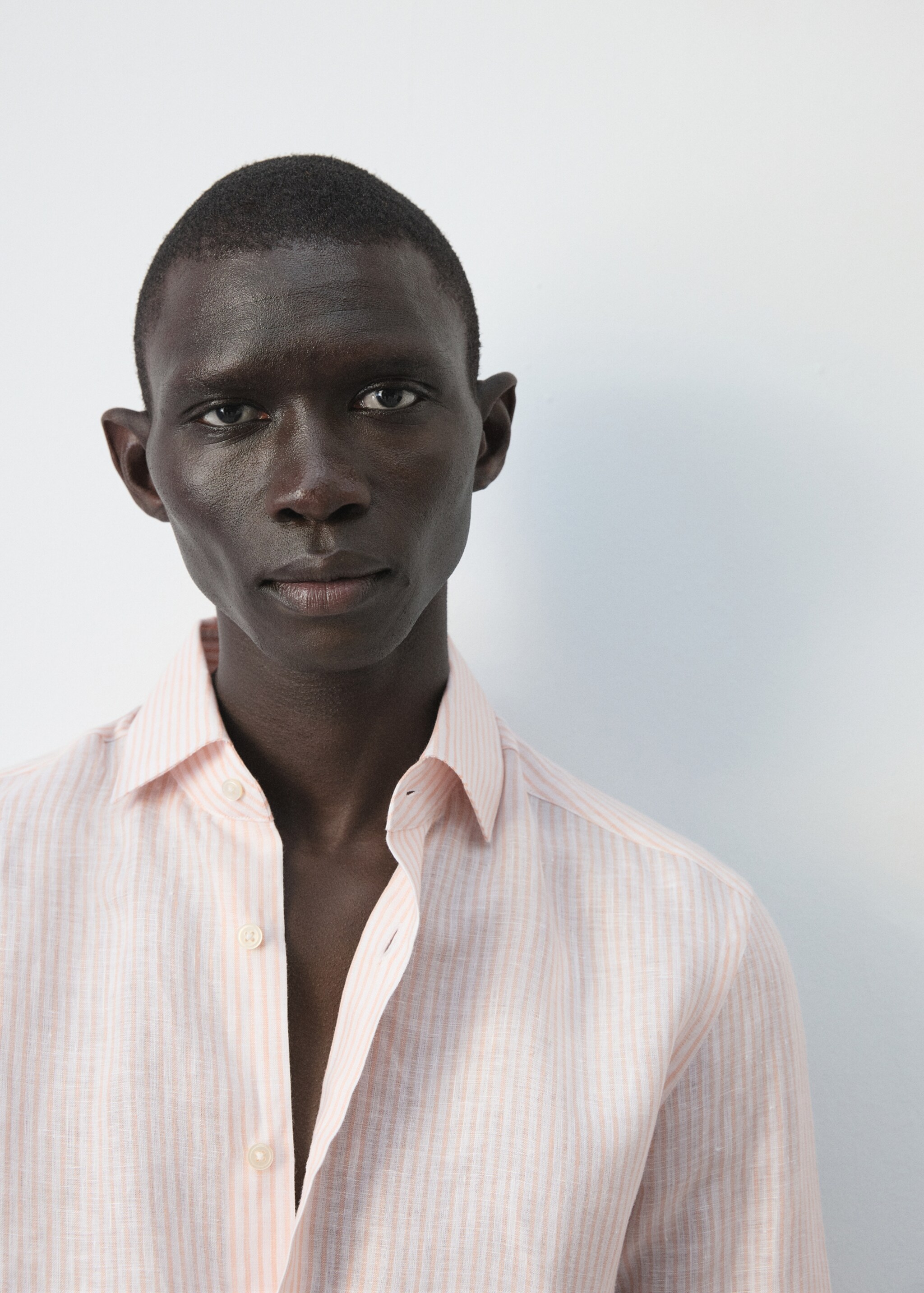 قميص سليم فيت 100% كتان بخطوط - تفاصيل المنتج 1, وردي فاتح. Ref: 27036711-00.