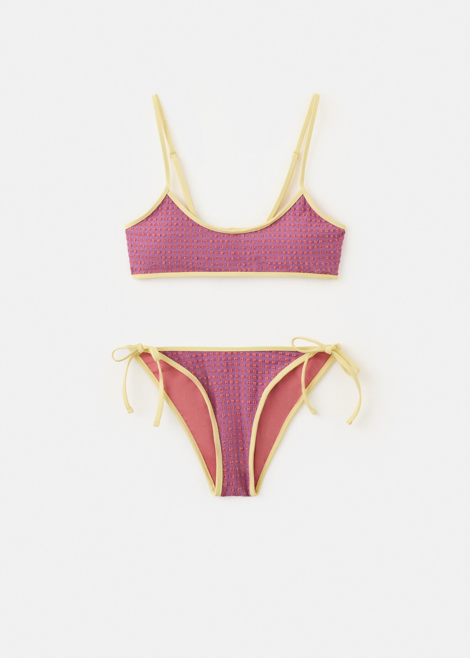 Textured bikini with medium-coverage bottoms - Article without model