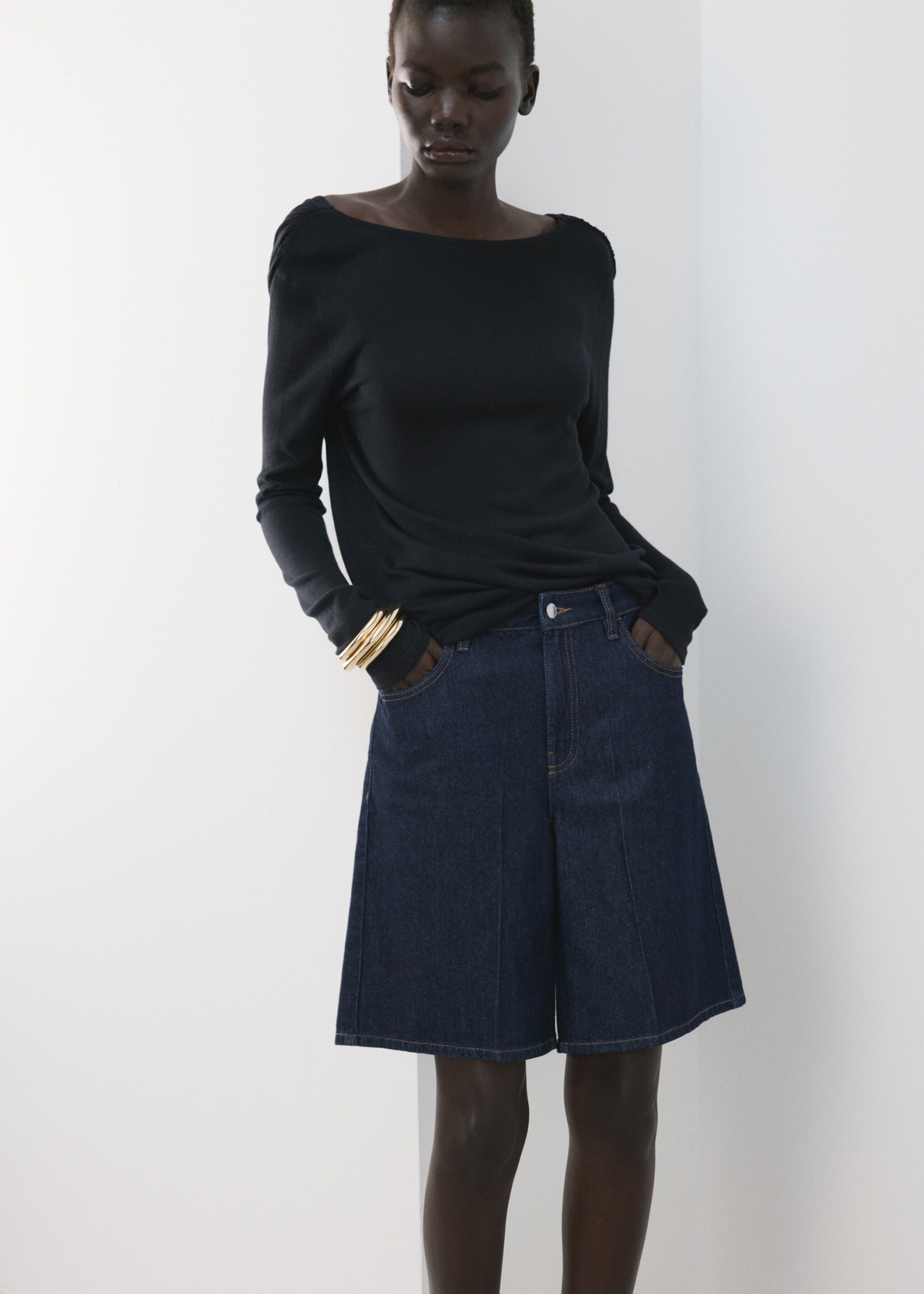 High-waist straight-fit denim shorts - Details of the article 1, Open Blue. Ref: 27037140-00.