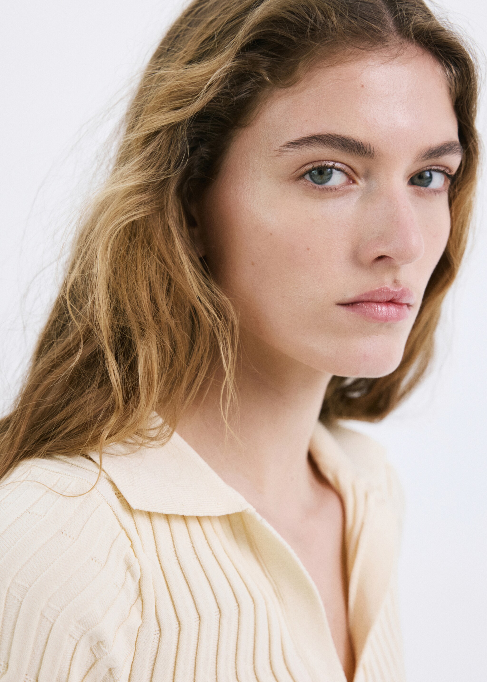 Knitted polo-neck sweater - Details of the article 1, Ecru. Ref: 27037142-00.