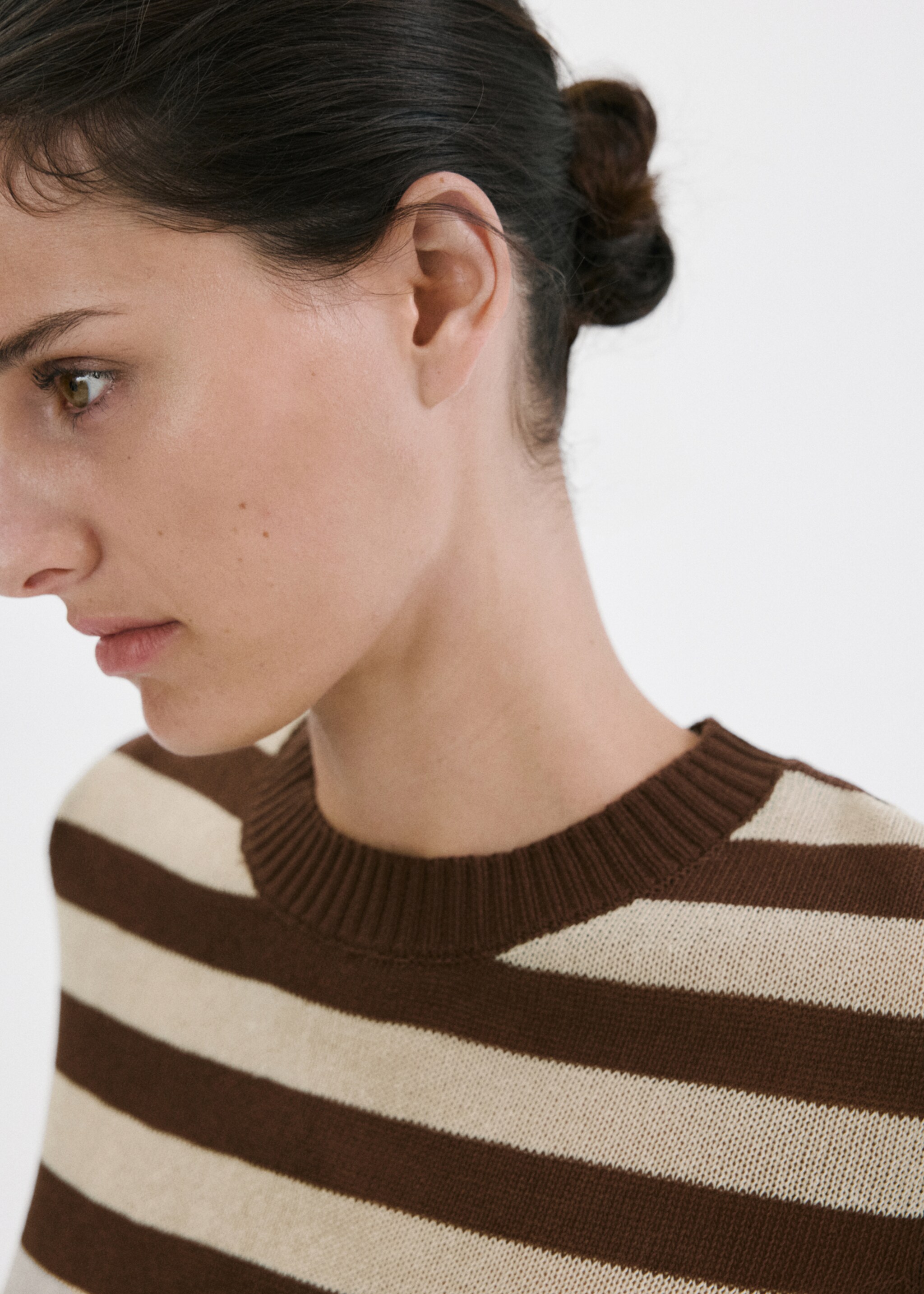 Crop striped sweater - Details of the article 1, Chocolate. Ref: 27037143-00.