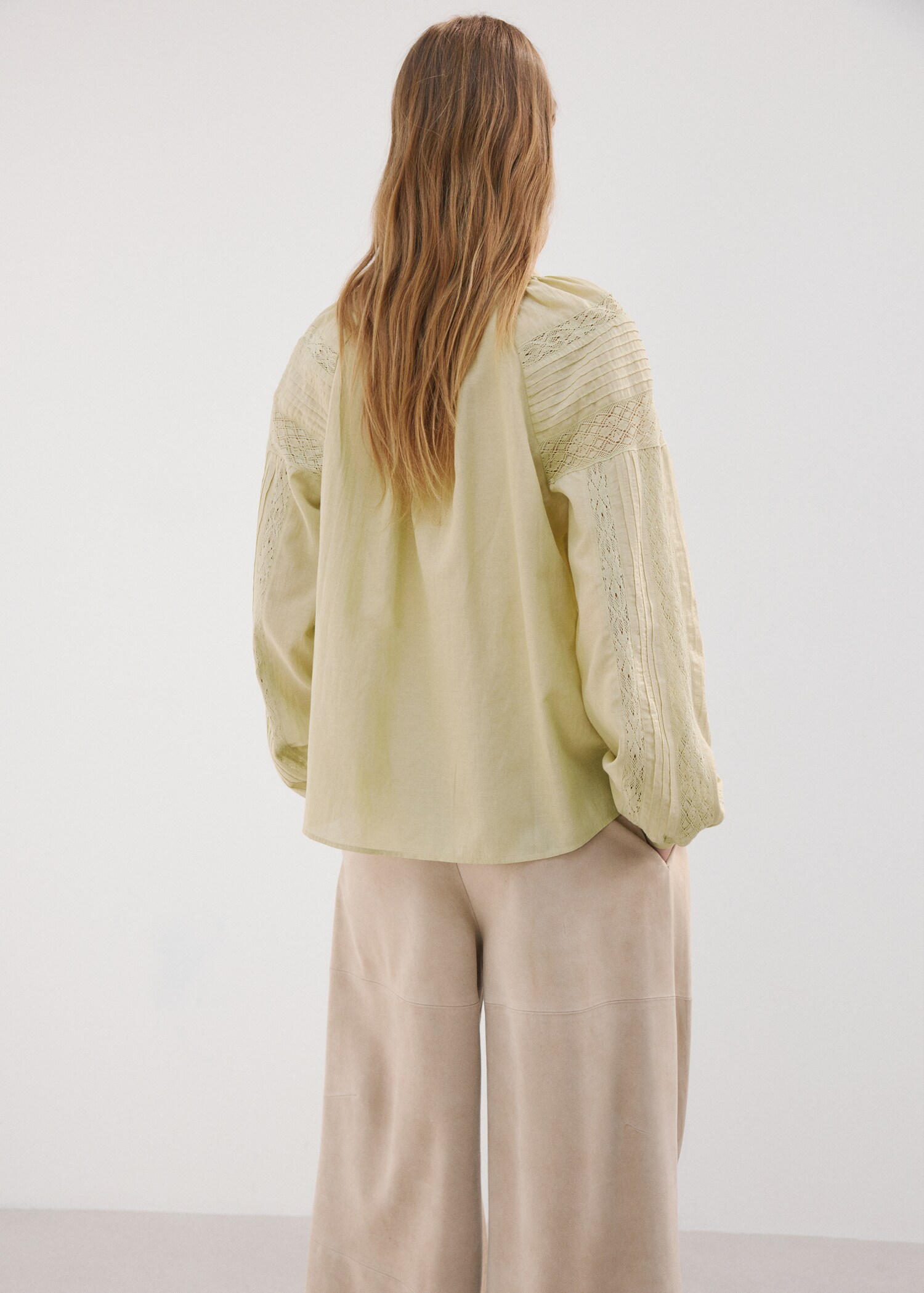 بلوزة مطرزة مخرمة - الجهة الخلفية للمنتج