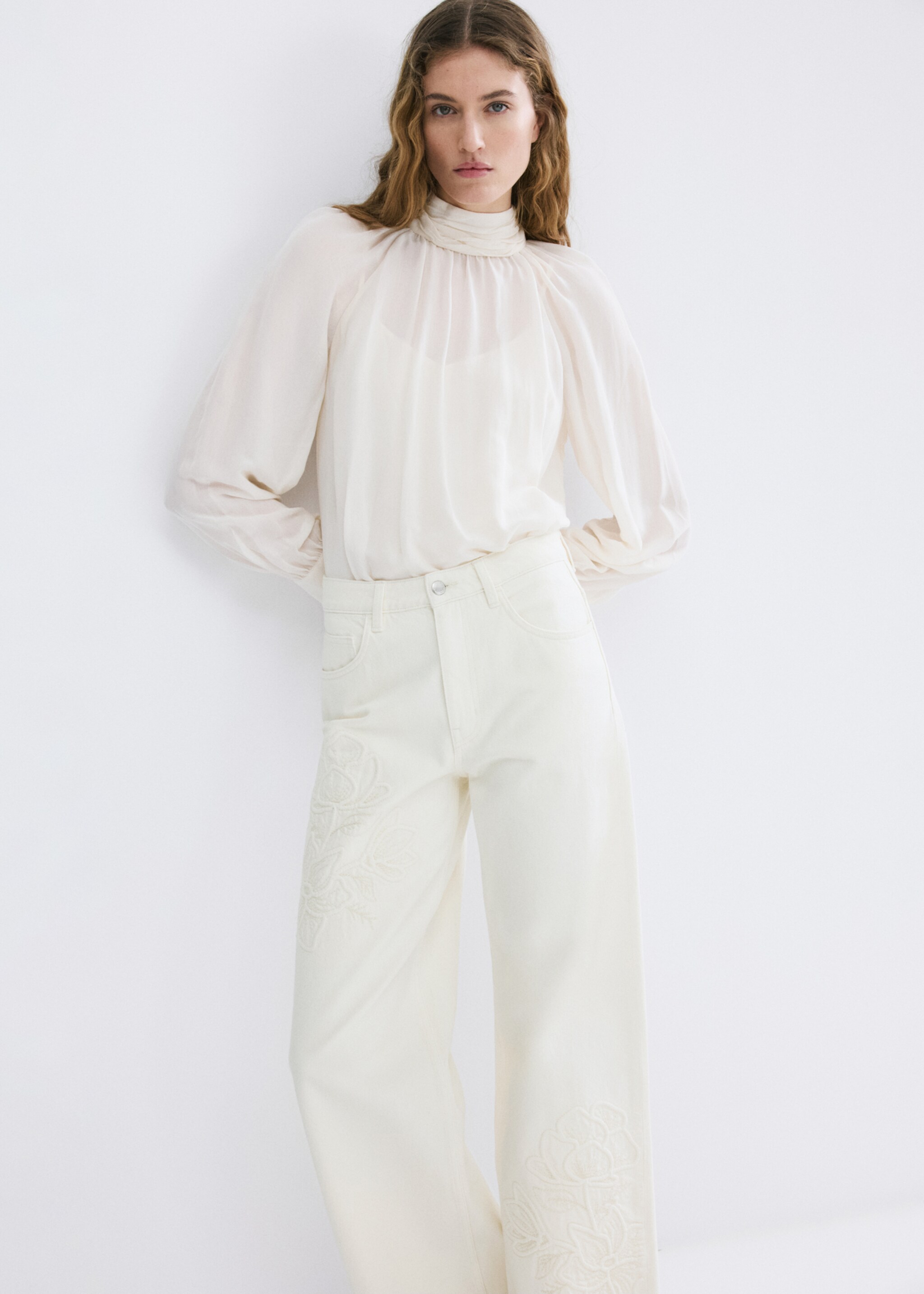 Jeans rectos bordado flores - Detalle del artículo 1, Crudo. Ref: 27037156-00.