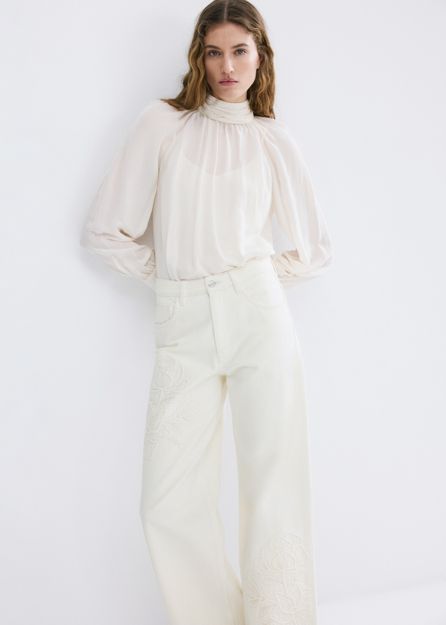 Jeans rectos bordado flores - Detalle del artículo 1