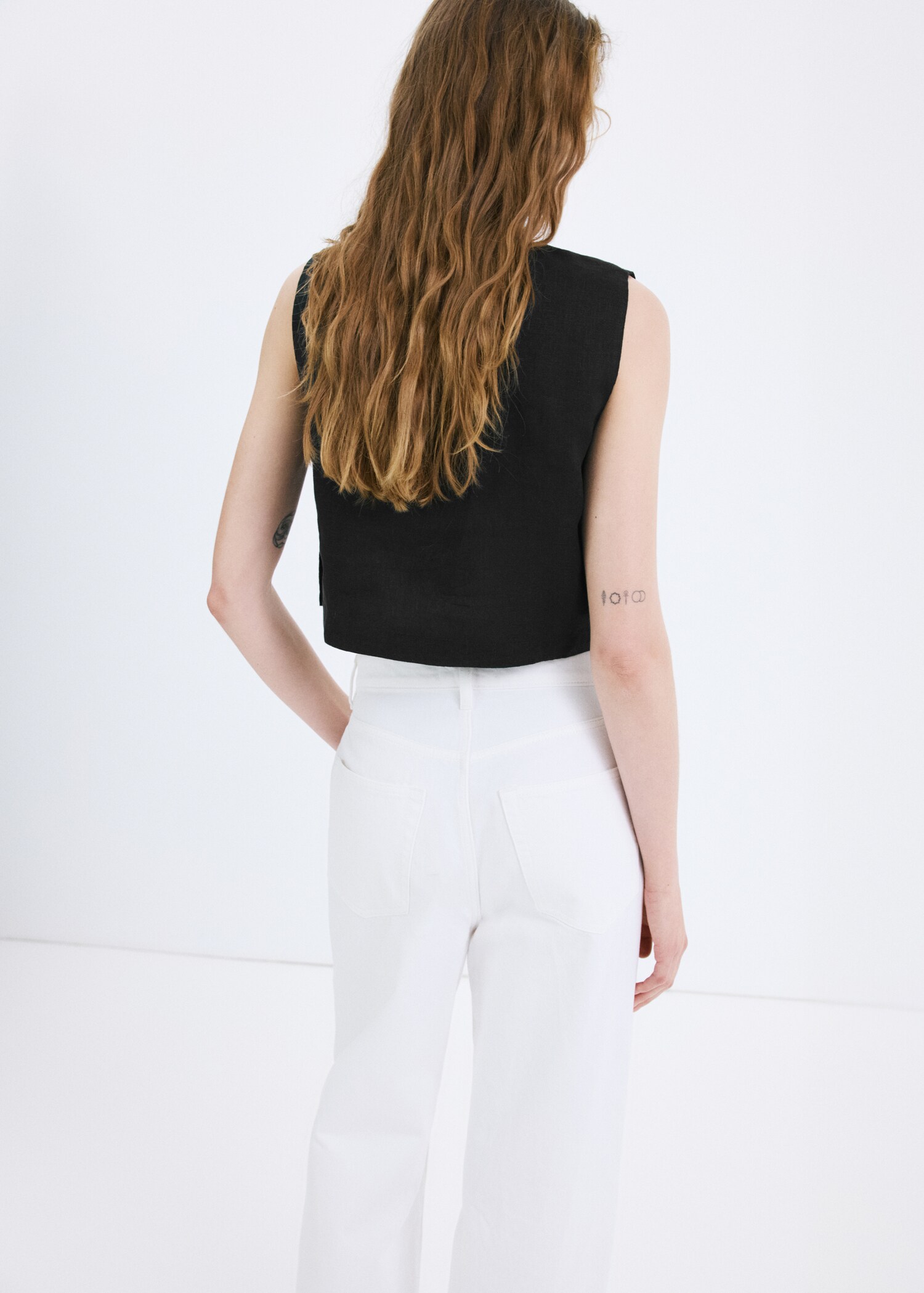 100% linen crop top - Reverse of the article