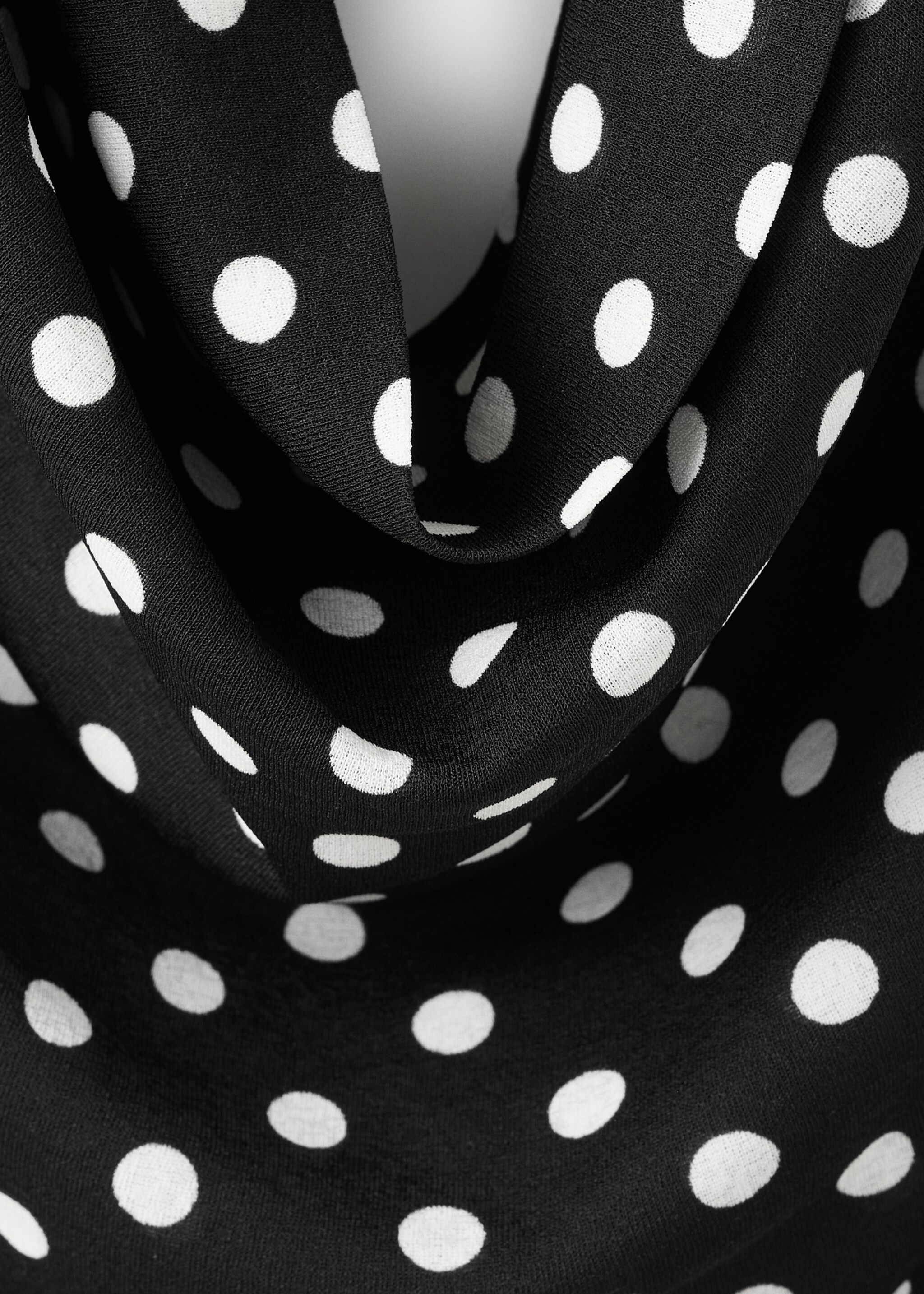 Top emmanchures américaines drapé - Détail de l'article 8, Noir. Ref: 27037159-00.