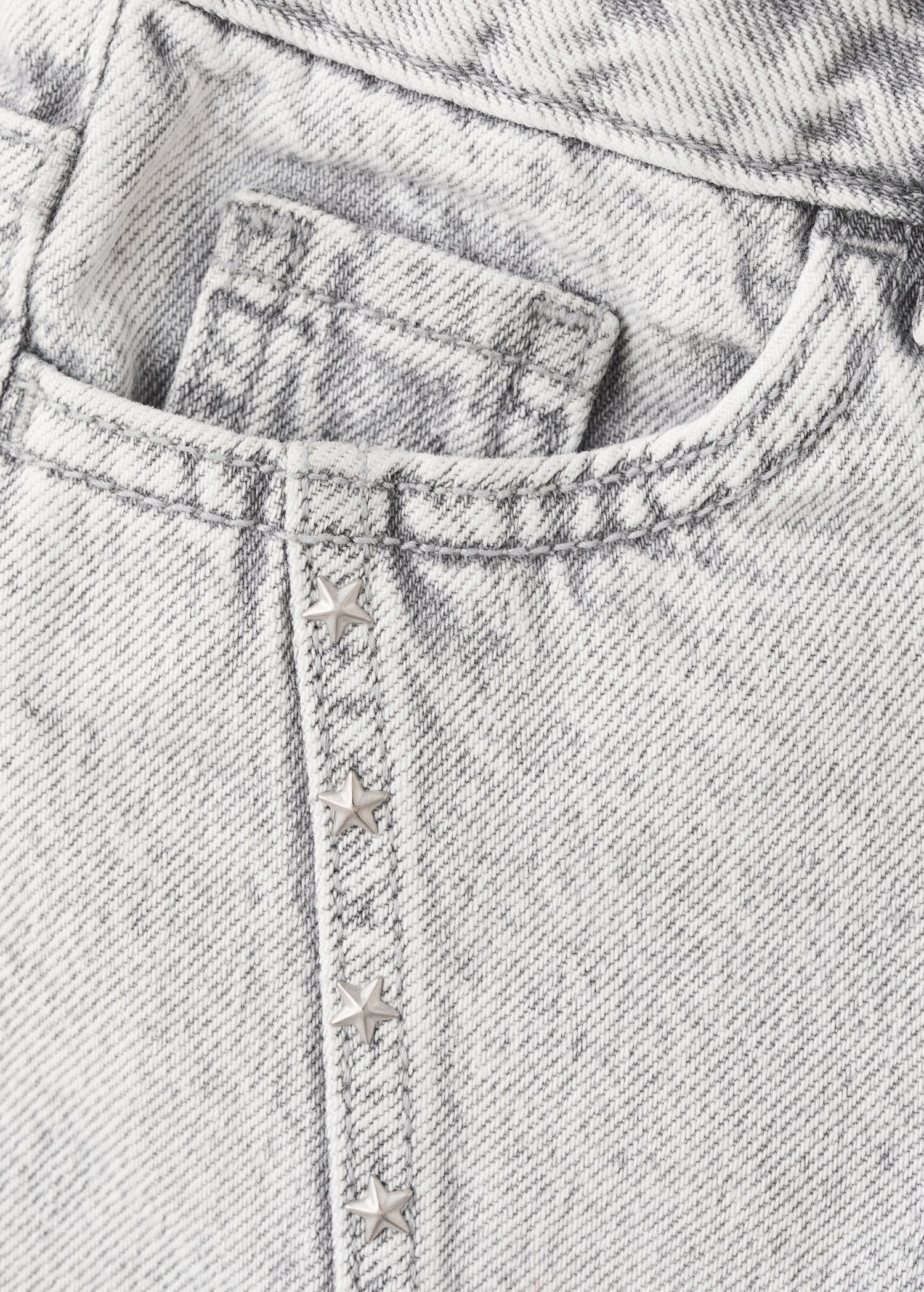 Denim shorts with stitching detail - Details of the article 0
