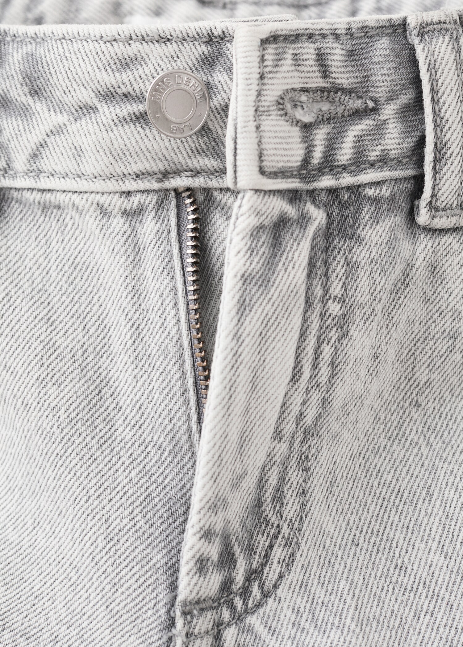 Denim shorts with stitching detail - Details of the article 8
