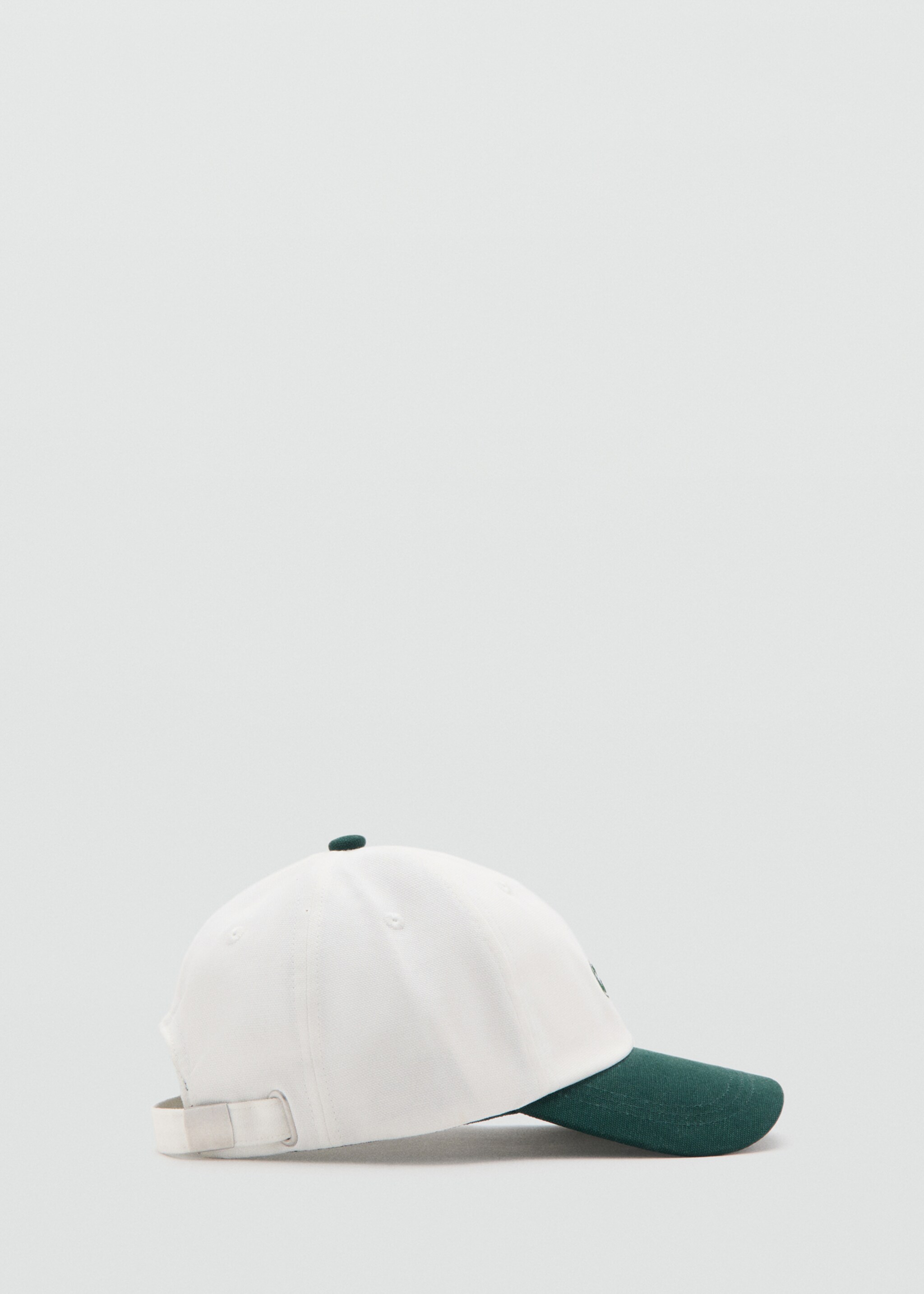 Embroidered cap - Medium plane, White. Ref: 27037786-00.