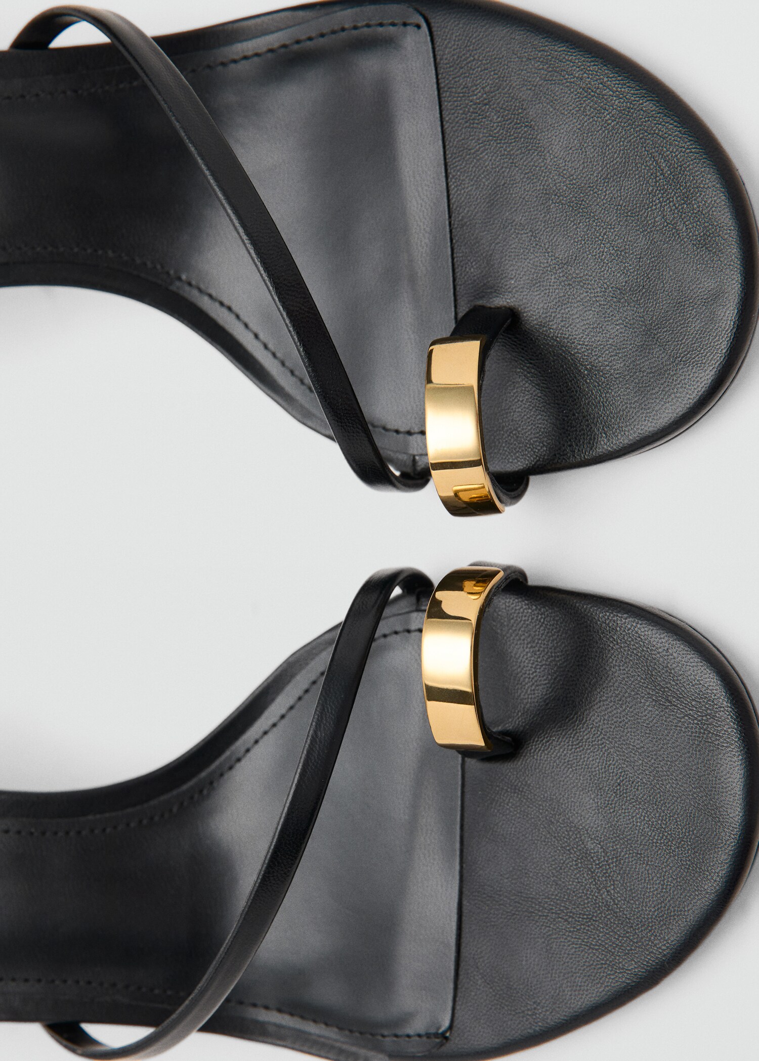 Heeled sandal with crossed straps - Details of the article 2