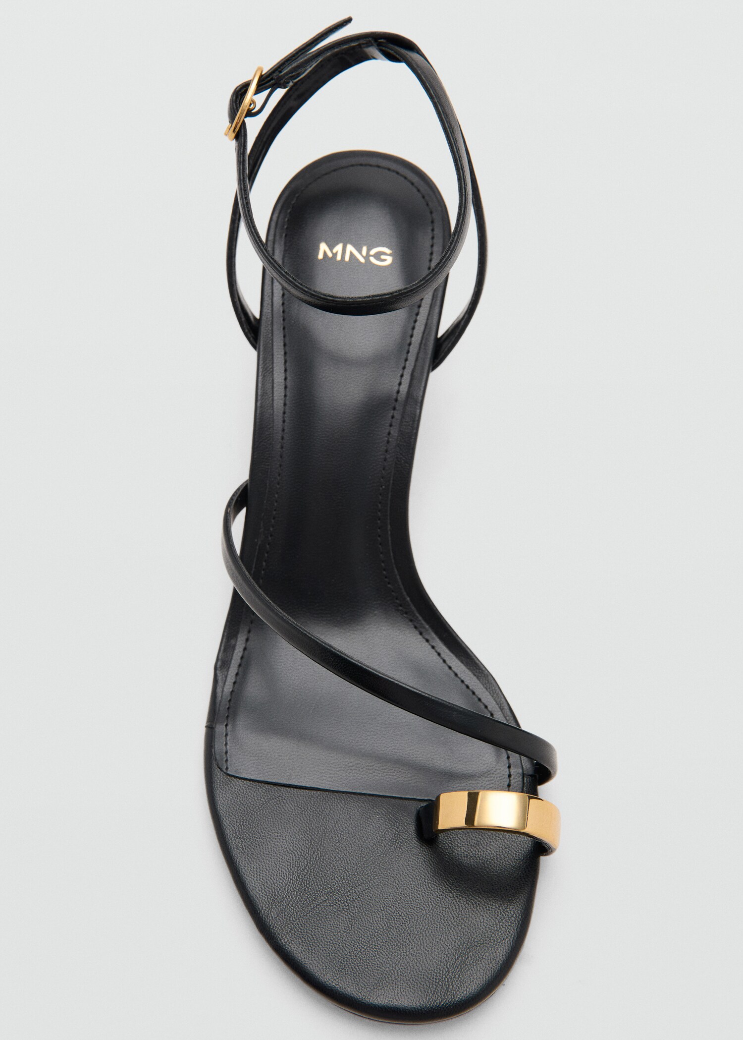 Heeled sandal with crossed straps - Details of the article 3