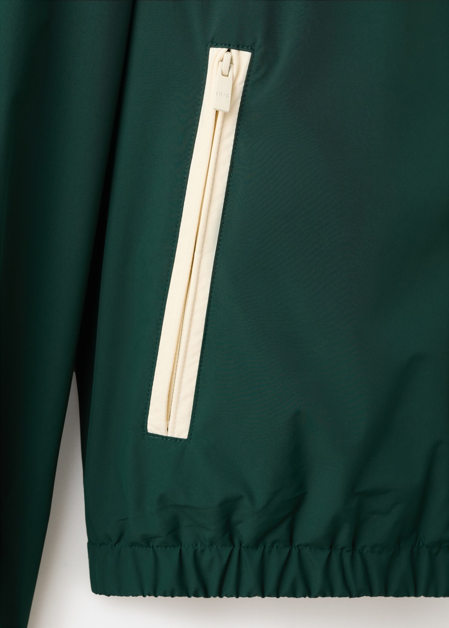 Water-repellent jacket with pockets - Details of the article 0