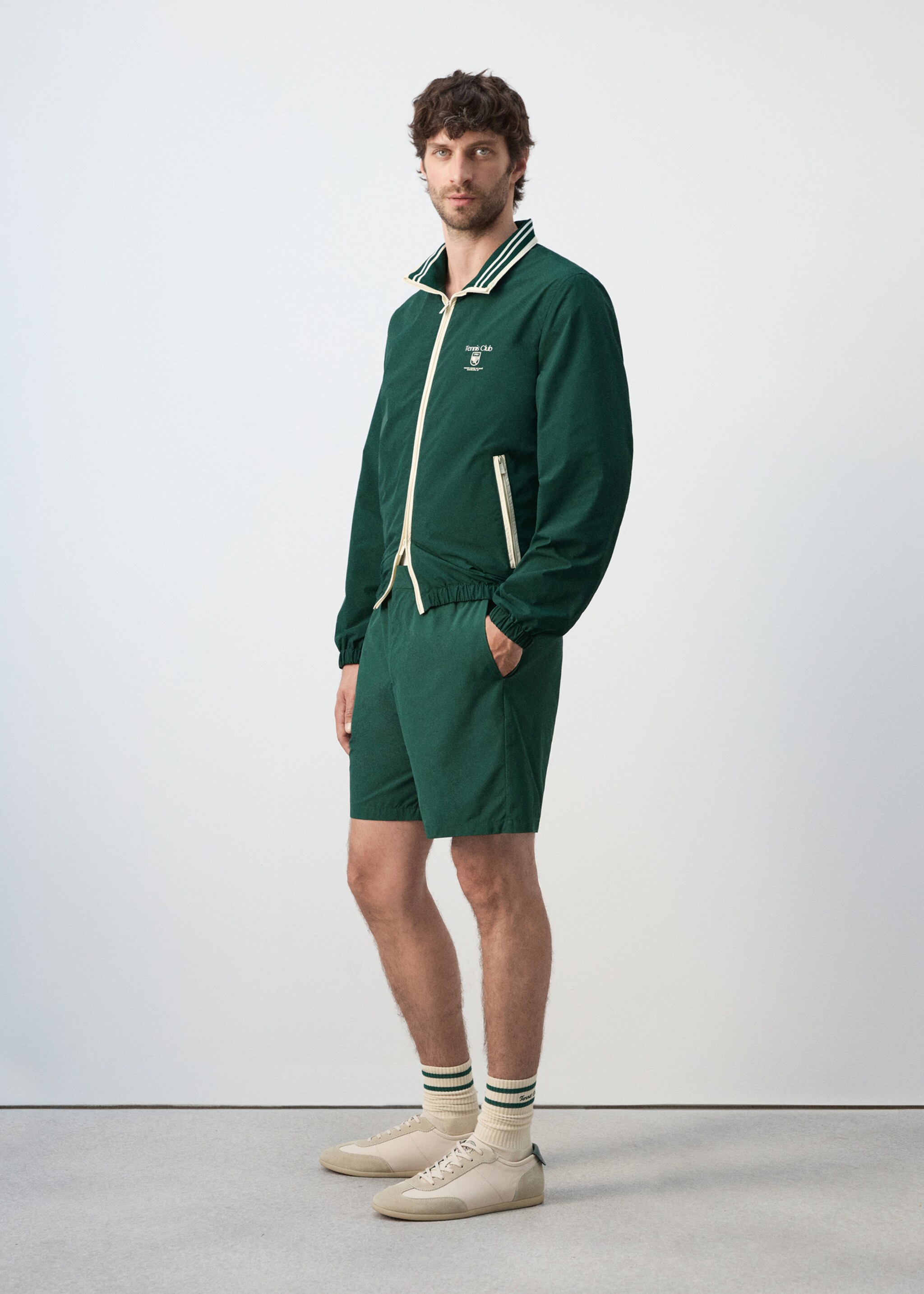 Water-repellent jacket with pockets - Details of the article 2, Dark Green. Ref: 27037789-00.