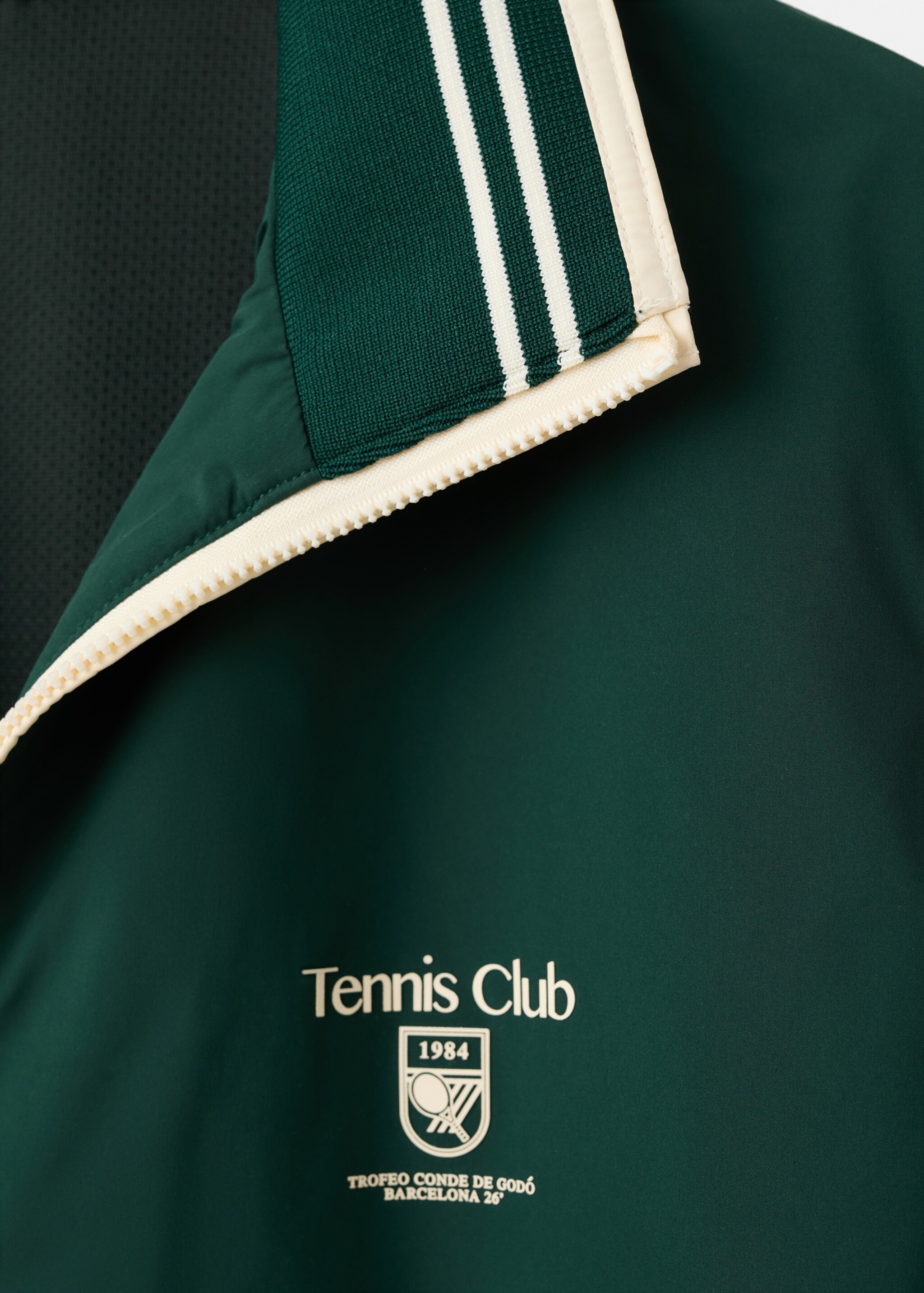 Water-repellent jacket with pockets - Details of the article 8, Dark Green. Ref: 27037789-00.