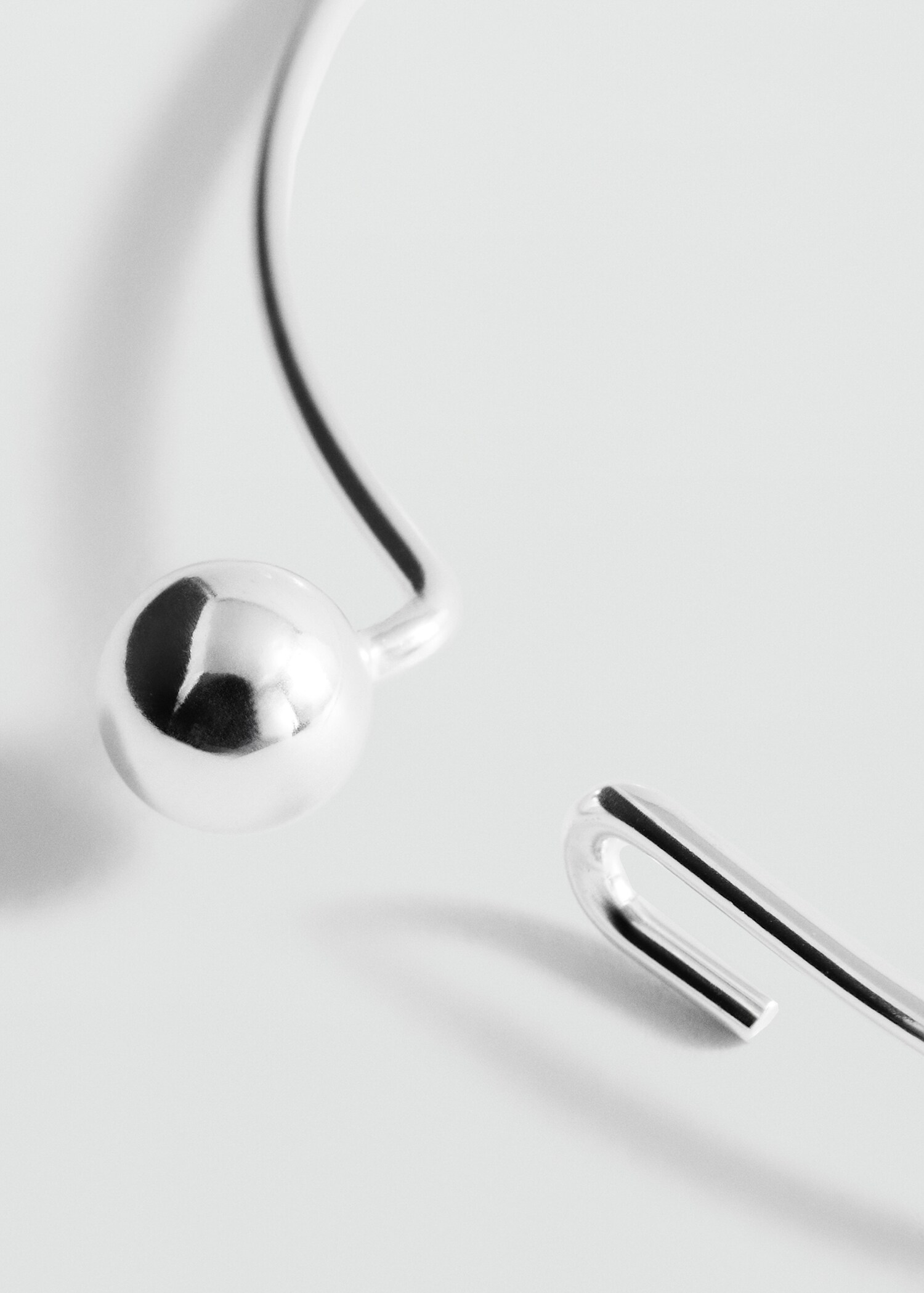 Collier rigide perles fantaisie circulaire - Plan moyen