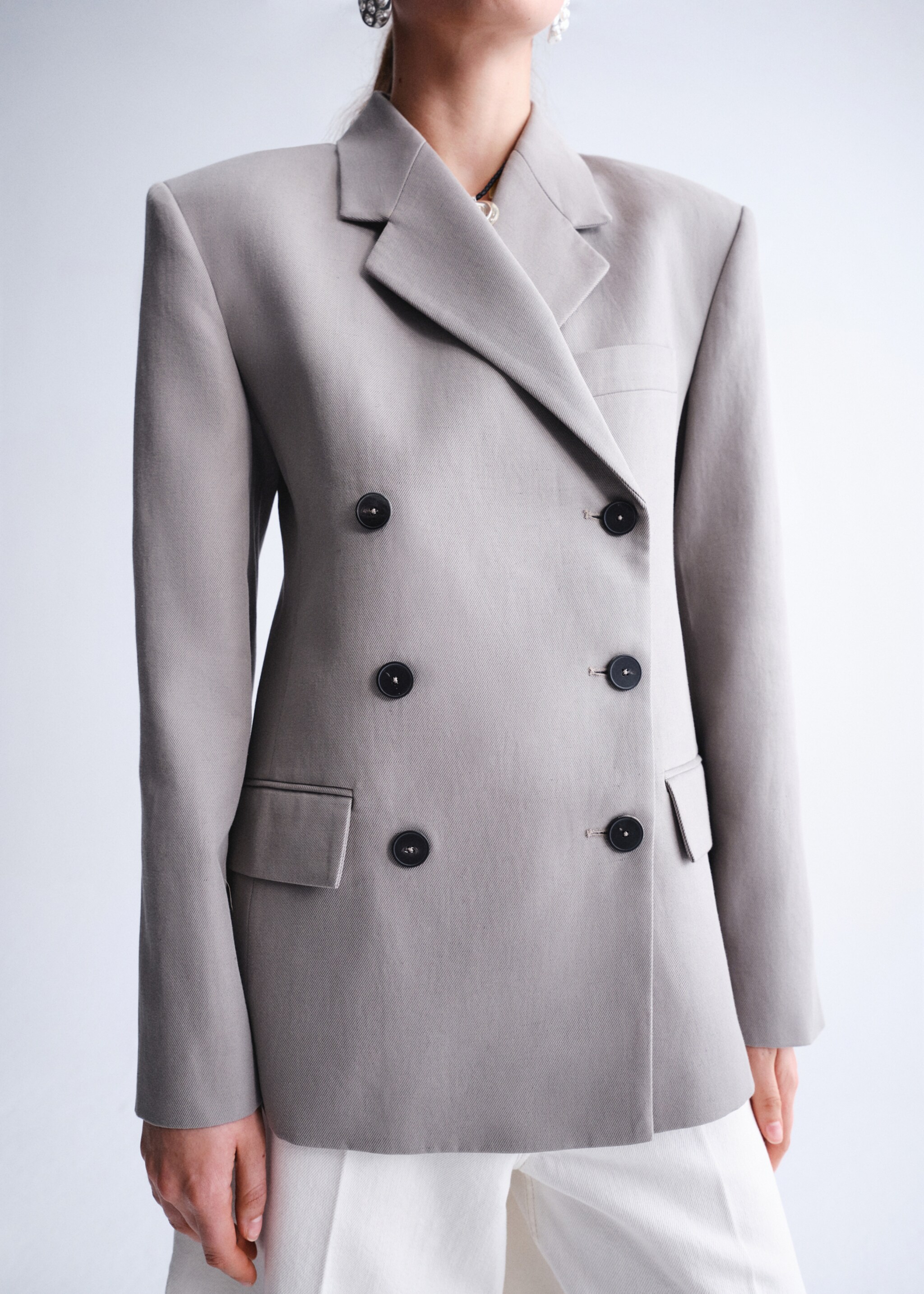 Straight suit jacket with lapel pockets - Details of the article 2, Grey. Ref: 27037801-00.