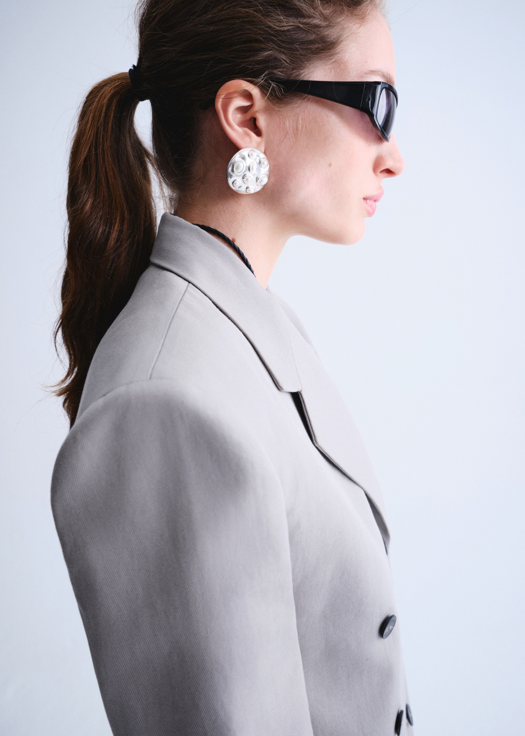 Straight suit jacket with lapel pockets - Details of the article 6, Grey. Ref: 27037801-00.