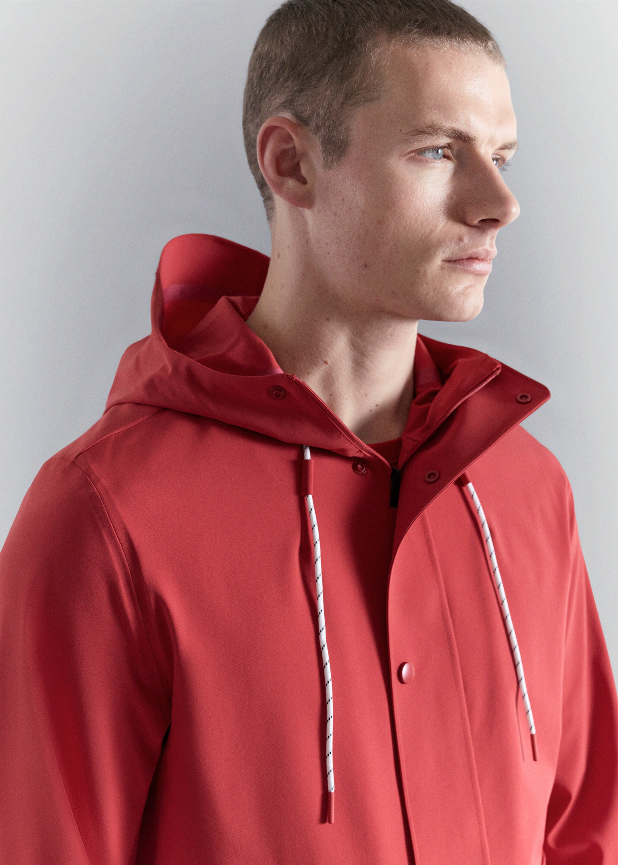 Water-repellent hooded jacket - Details of the article 1, Red. Ref: 27037897-00.
