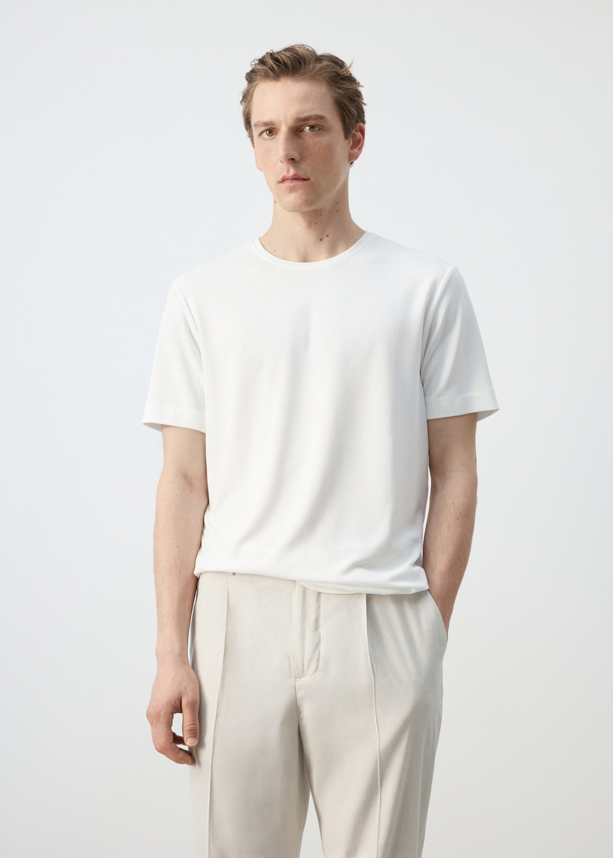 T-shirt slim-fit manches courtes - Plan moyen, Blanc. Ref: 27037911-00.