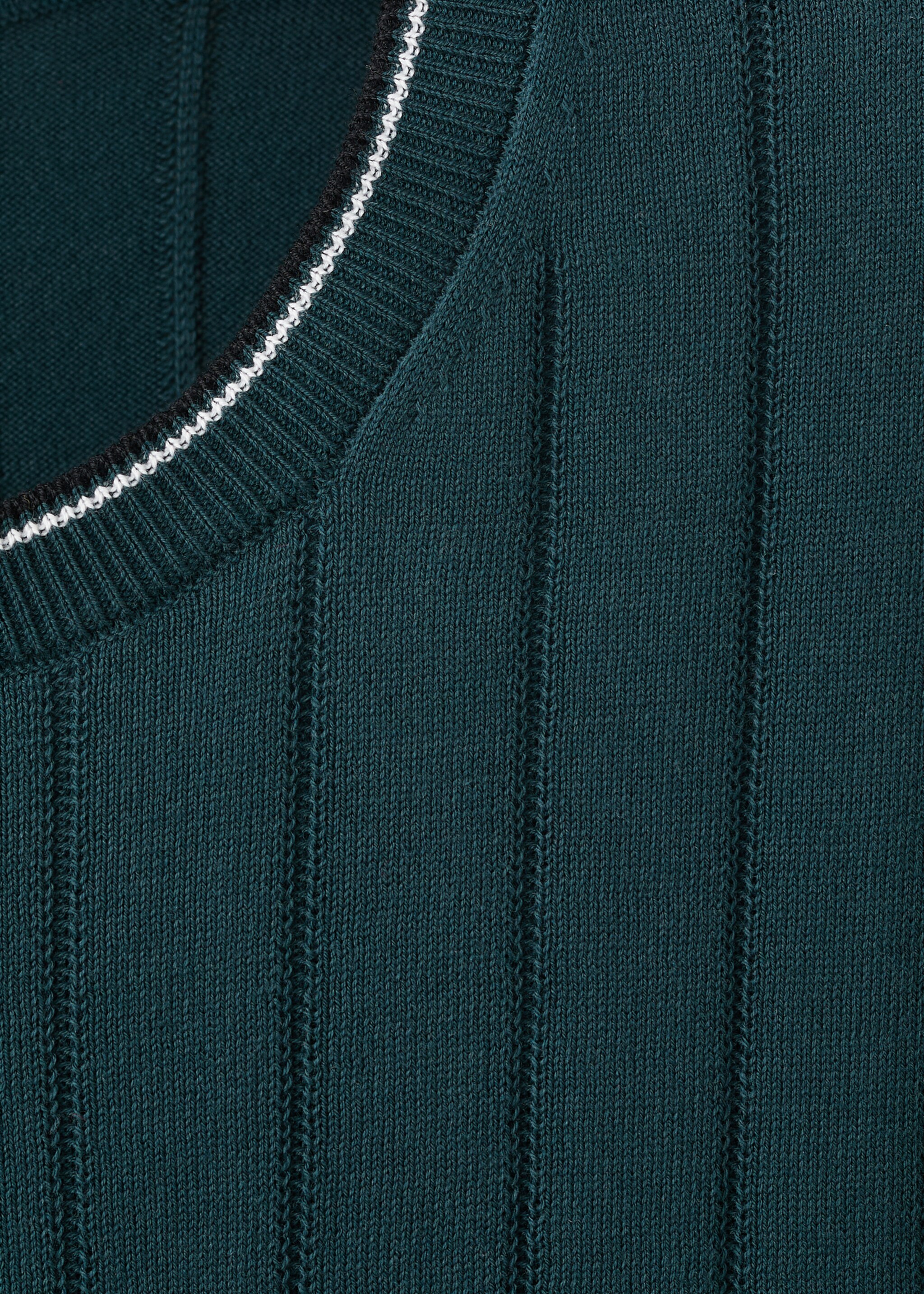 Fine jersey 100% cotton T-shirt - Details of the article 8, Forest Green. Ref: 27037916-00.