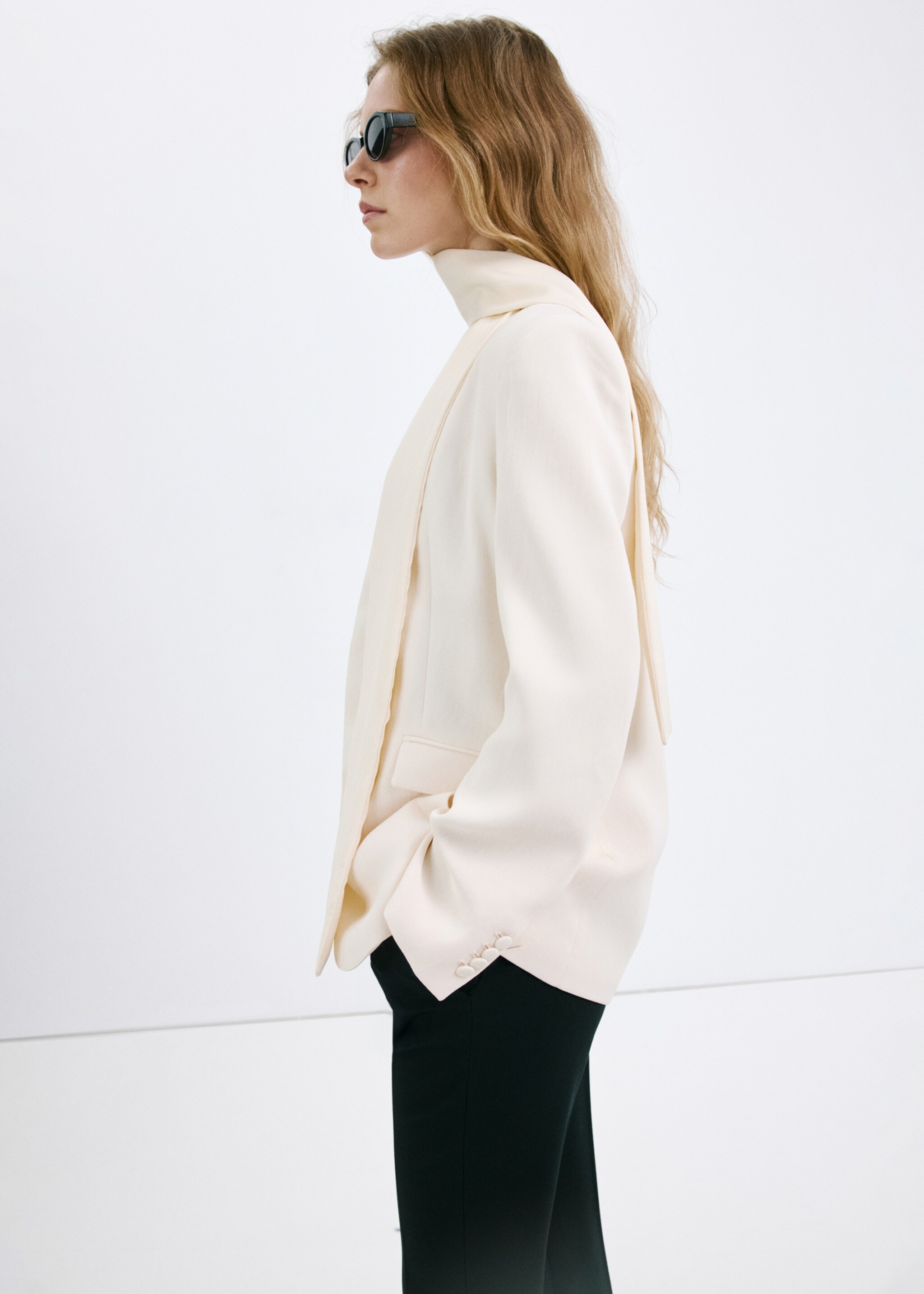 Blazer costume sans revers - Détail de l'article 2, Écru. Ref: 27037942-00.