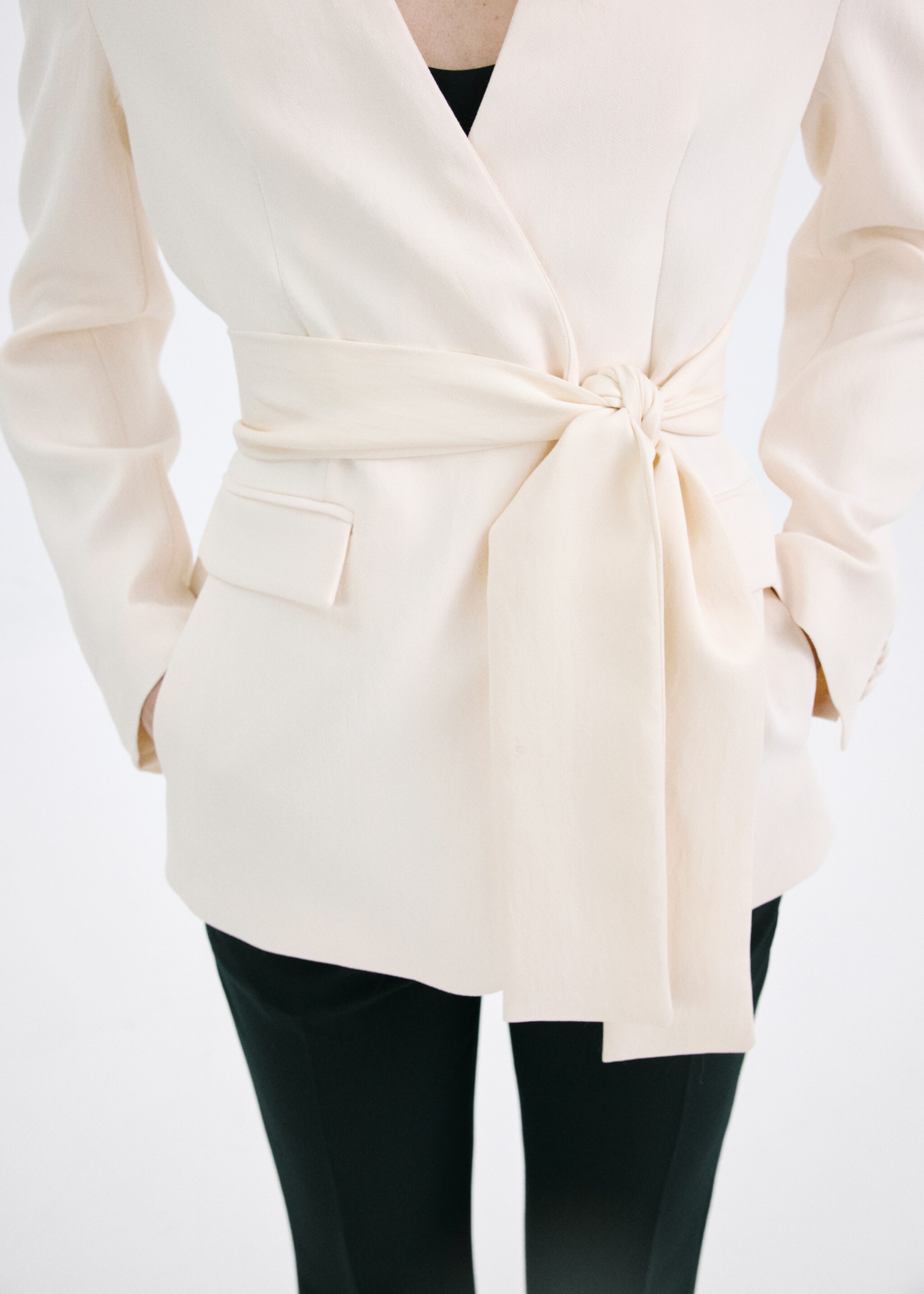 Blazer costume sans revers - Détail de l'article 6, Écru. Ref: 27037942-00.