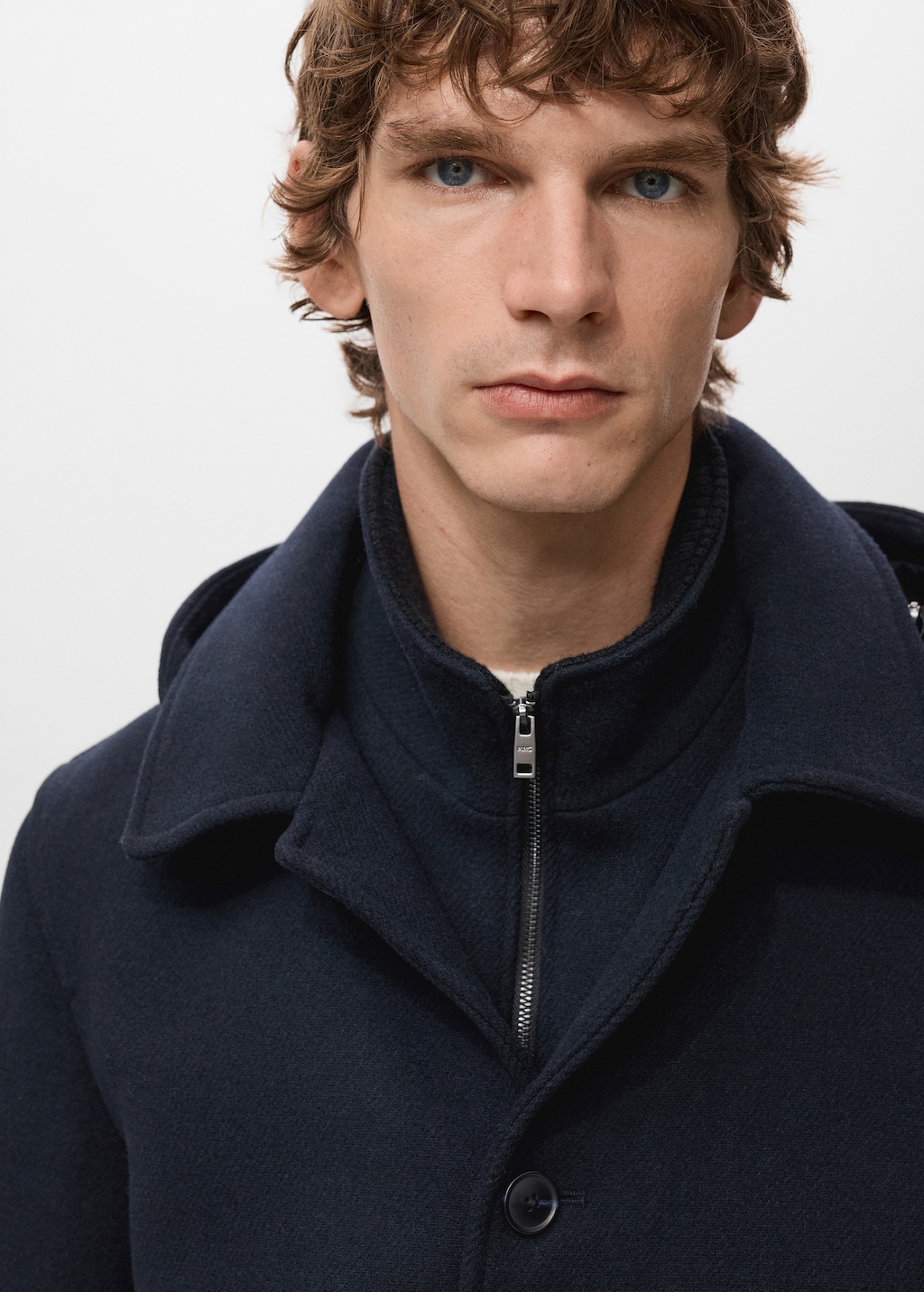 Wool coat with detachable inner collar