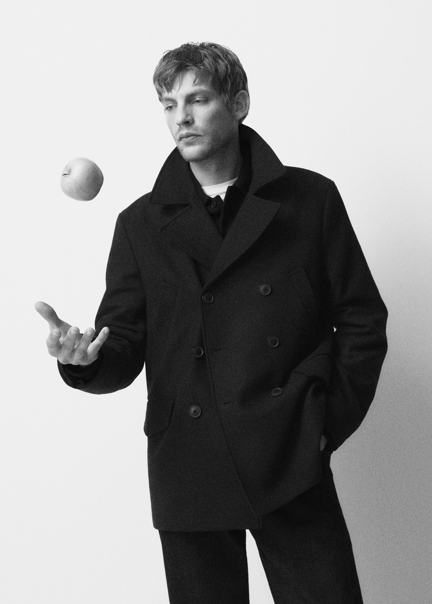 Short double-breasted wool coat - Details of the article 5